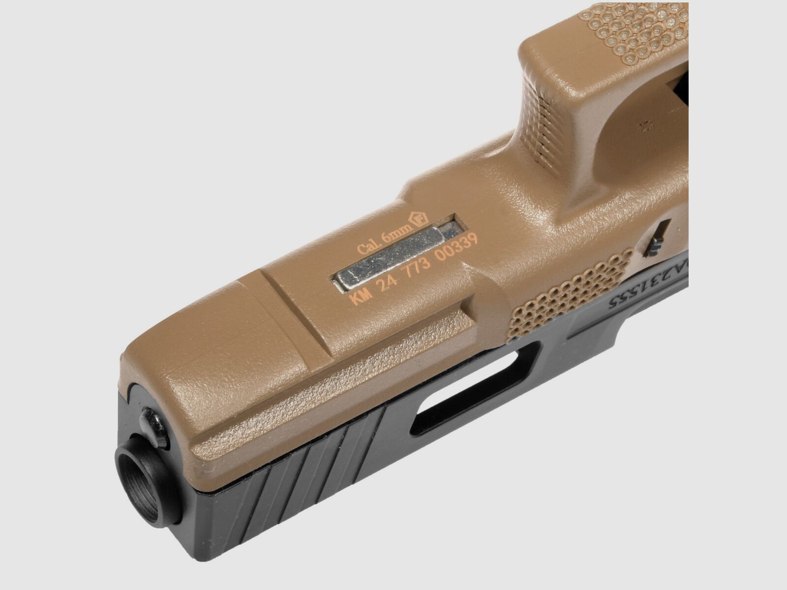 P02 GBB Airsoft Pistool met Grip Stippling in Tan | Delta Armory
