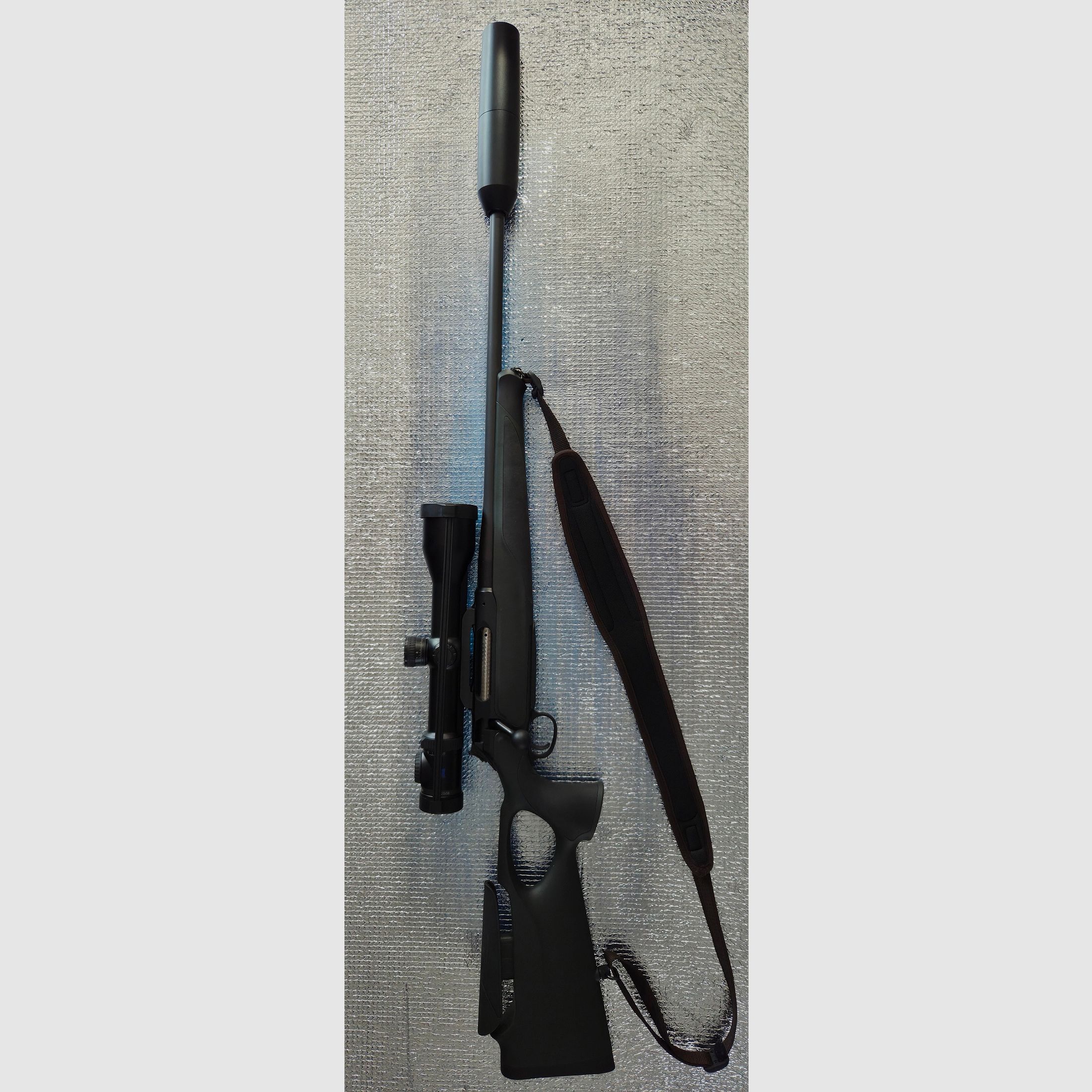 Sauer 404 Synchro XT (Sistema de acero) con mira telescópica y silenciador
