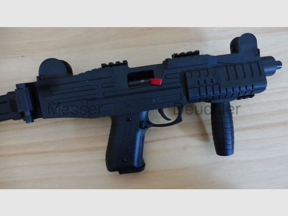 Pistola de fogueo Ekol ASI / Subfusil con culata plegable