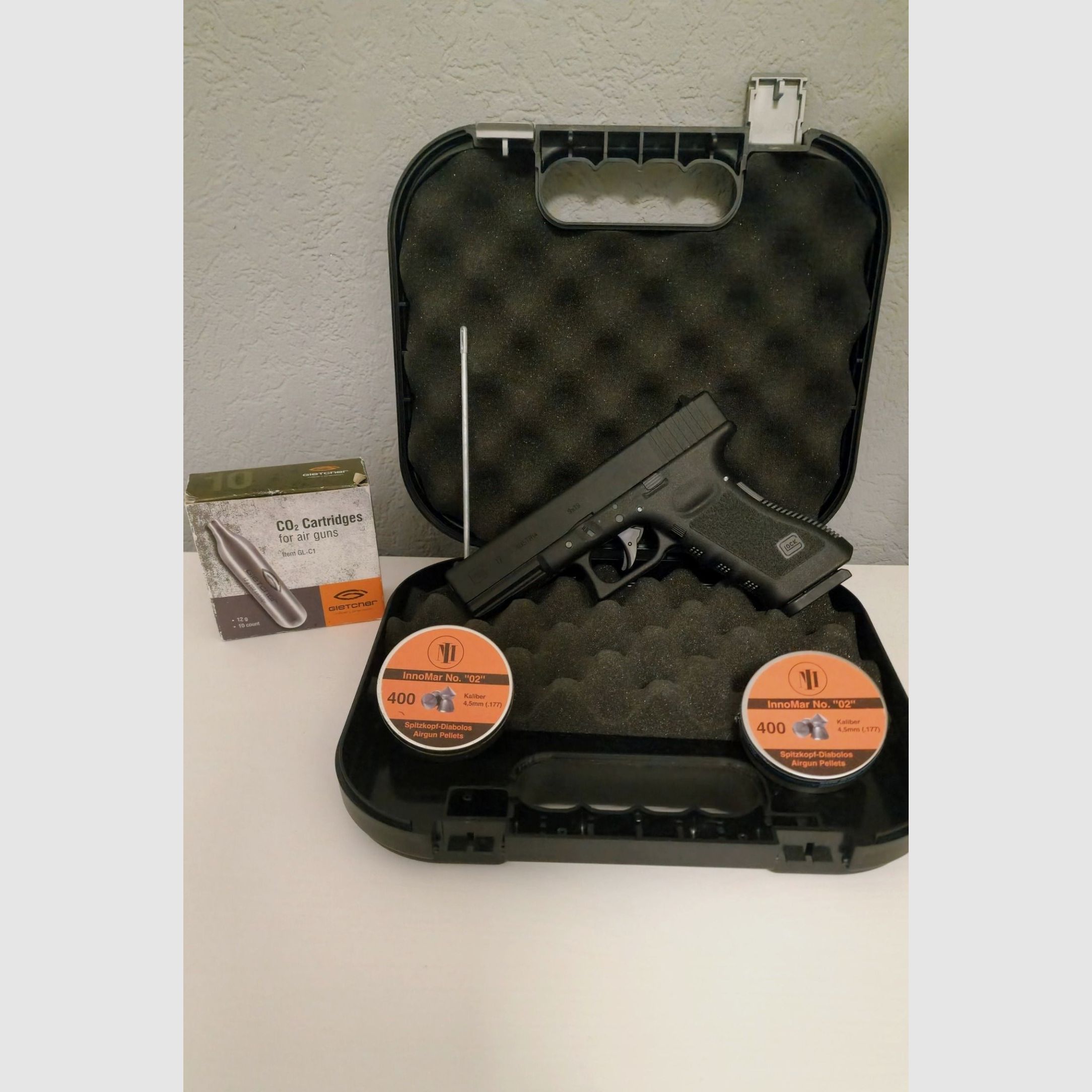 Glock 17 Co2 4.5mm cal. Diabolos/Steel BBs