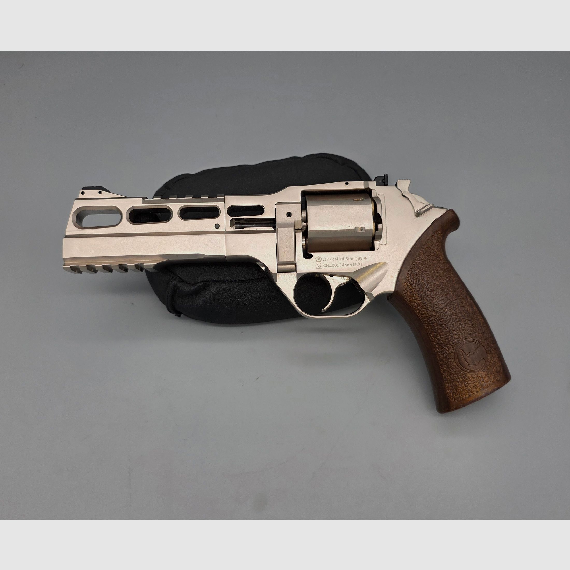Very cool CO2 revolver Rhino 60DS with cartridges for drum air pistol 4.5mm BB and diabolo in nickel finish