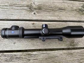 Zeiss Victory V8 1.8-14x50 Zielfernrohr (36 mm!) & Blaser Montage