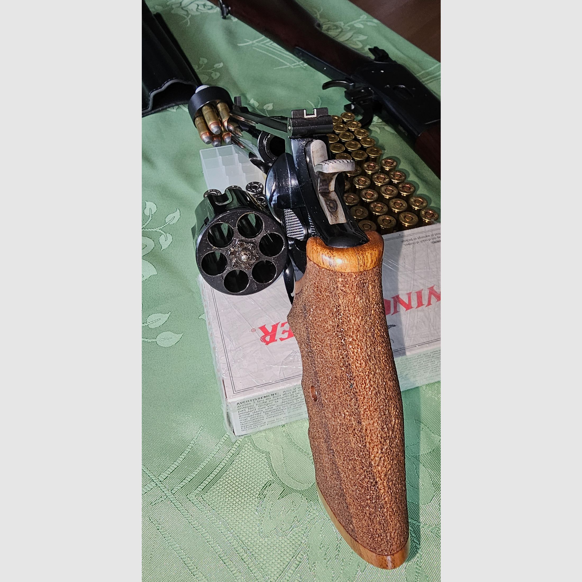 44 Rem Mag  Puma Rossi + S&W + Patronen