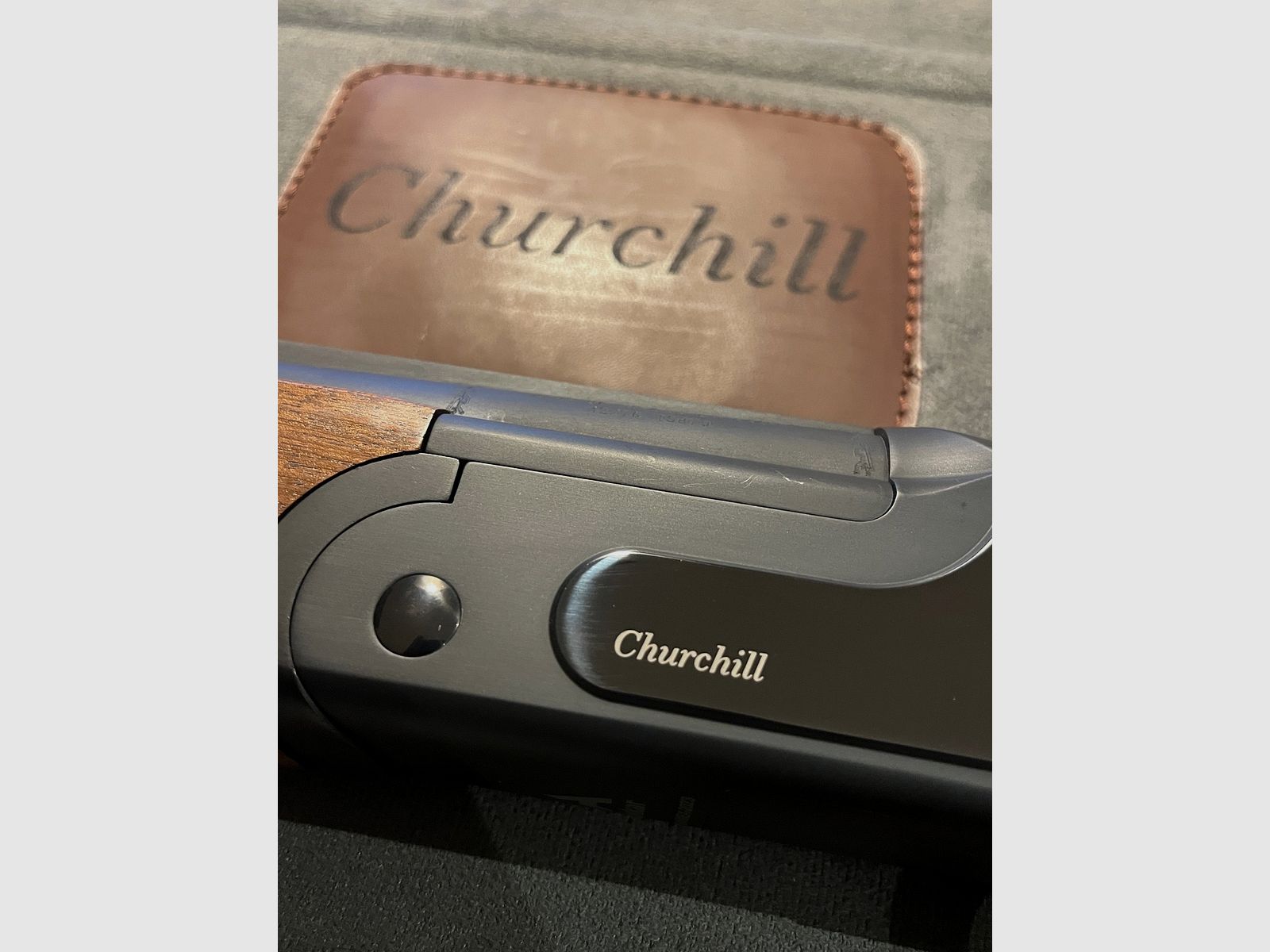 Akkar Churchill 206E Schwarz II