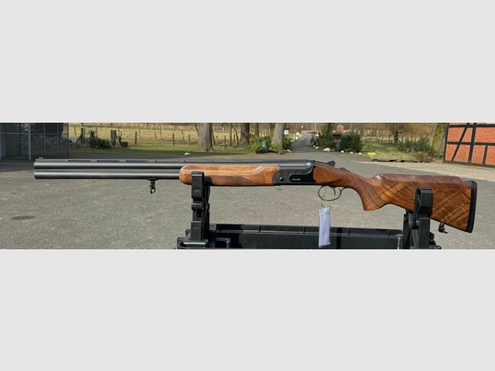 Akkar Churchill 206E Lady Black