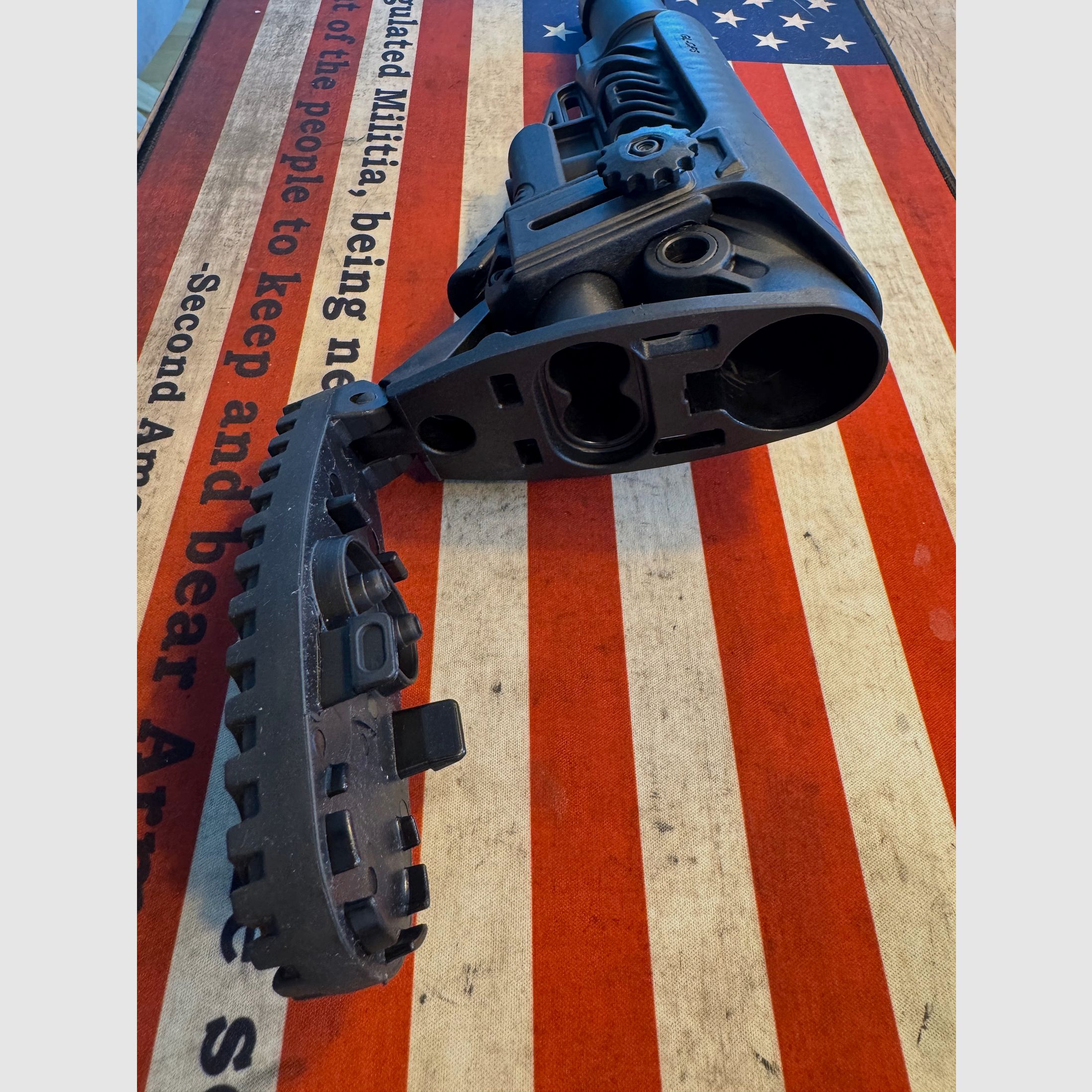 FAB Defence GL Shock-Schulterstütze (Edition Drake Associates +  Batterie/Werkzeugfach)  Buffer Tube inclusive und  AR15 Style Griff
