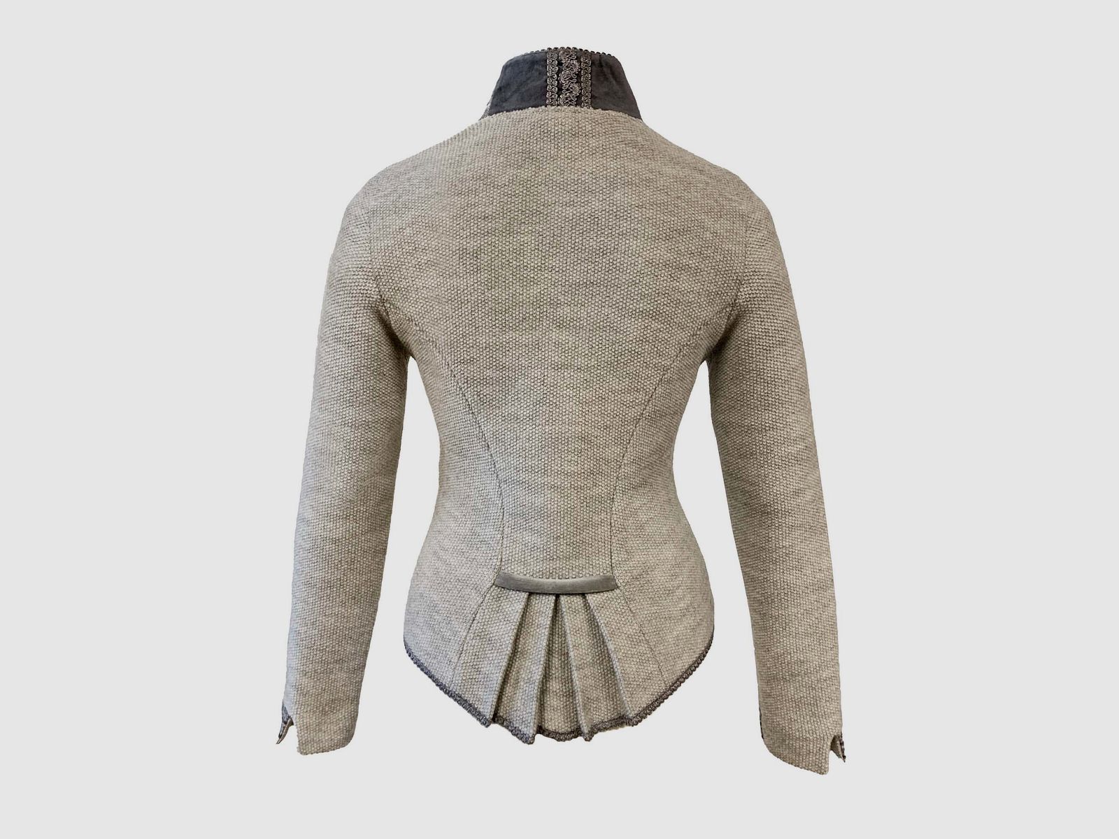 Litzlfelder Strickjacke mit edlem Kragen in silber