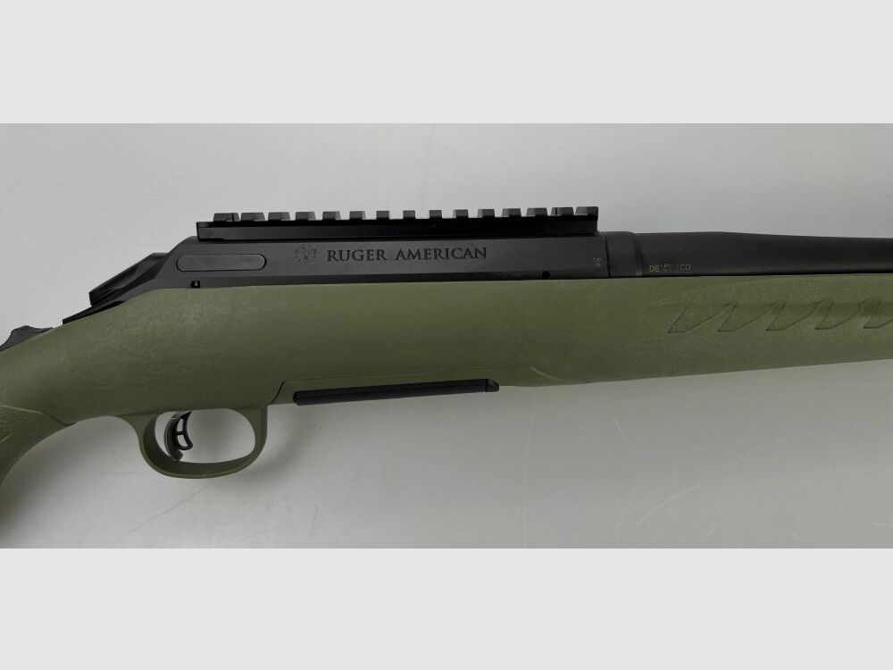 RUGER American Rifle Predator, Gaucher