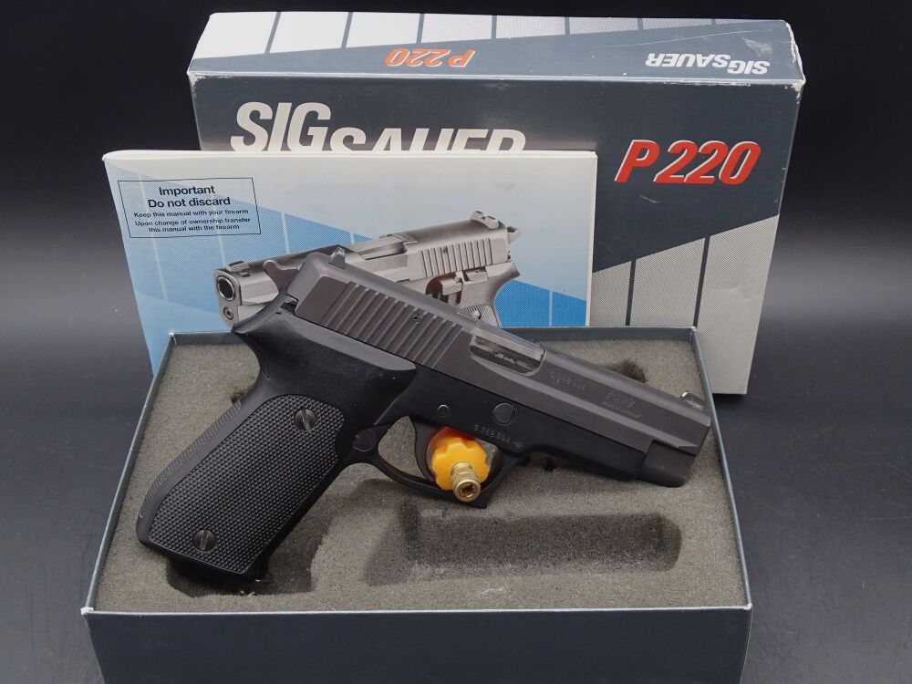Sig Sauer P220 Made in Germany Kaliber .45 Auto P220, Bild 1 von 3