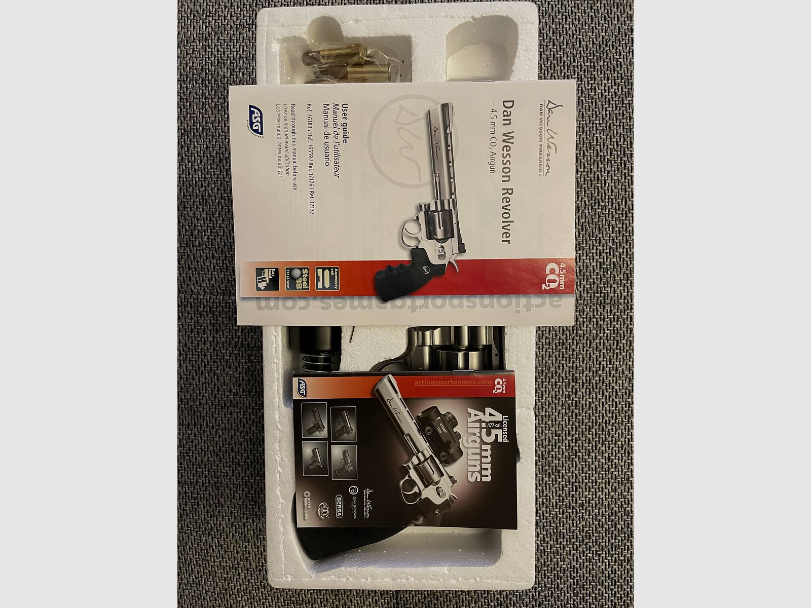 Dan Wesson 6 Zoll Silber 4,5mm + 6 Ersatzhülsen + Originalzubehör