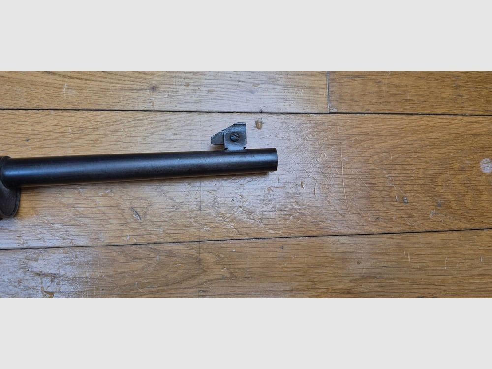 Sehr schöne Schul- oder Kinderbüchse Lebel – Selten im Kaliber 22LR! (und nicht bosquette!) – Waffe eines stéphanois Handwerkers – Sehr gute Mechanik – Sehr schönes Holz und Originalbrünierung – „mono-matricule“ – Visier von 25 bis 200m – Der Charme der III. Republik in einem seltenen Kaliber für dieses Modell – CAT C – TBE ++, Bild 9 von 26