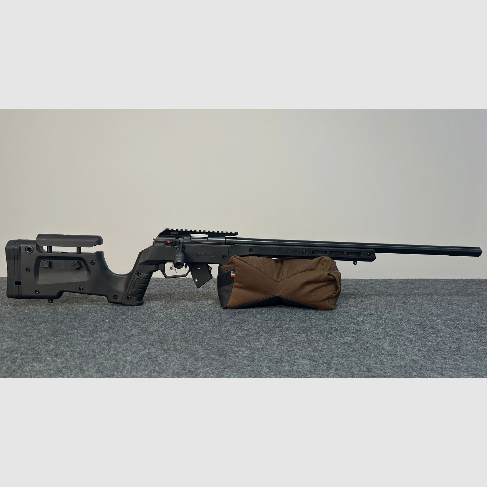 Anschütz 1761 APR Longue portée avec détente fine de match (350 – 1.500 grammes)