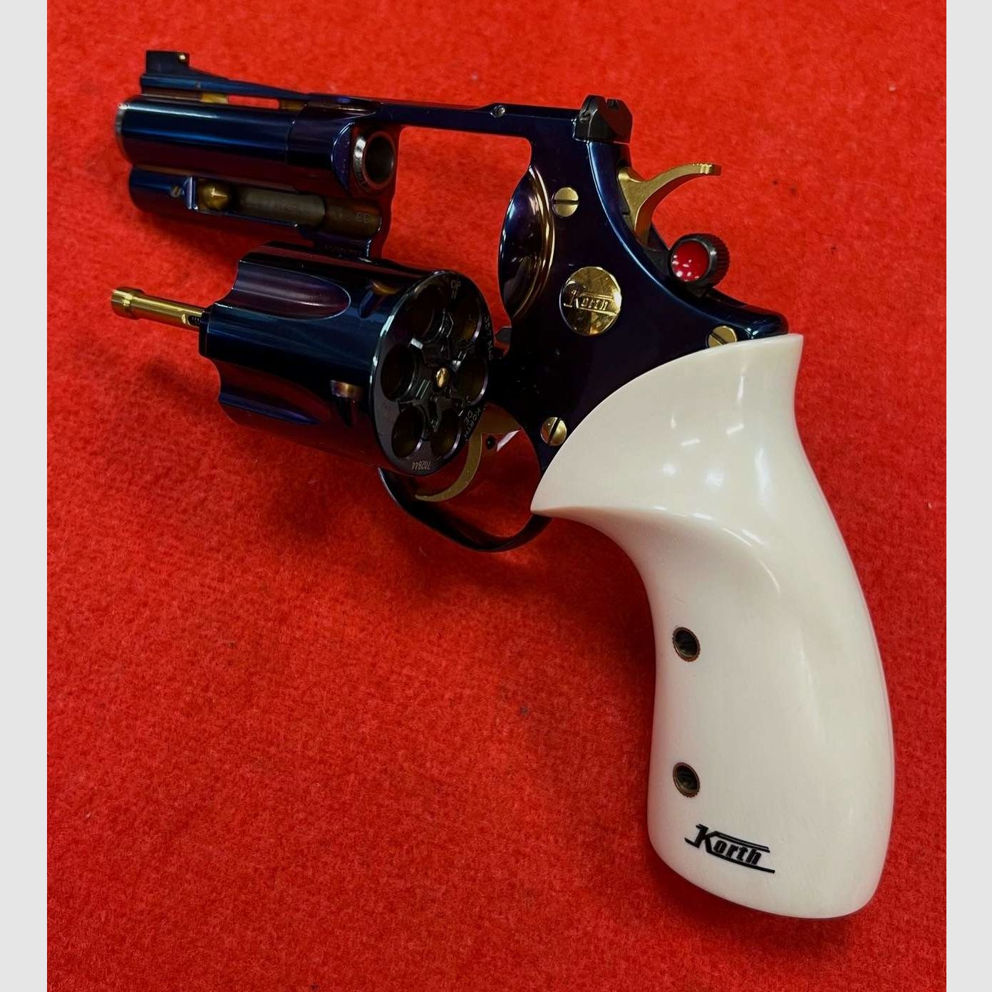 Korth Revolver Classic Glossy Blue Plasma 3″ Cal.357 Magnum, image 6 sur 16