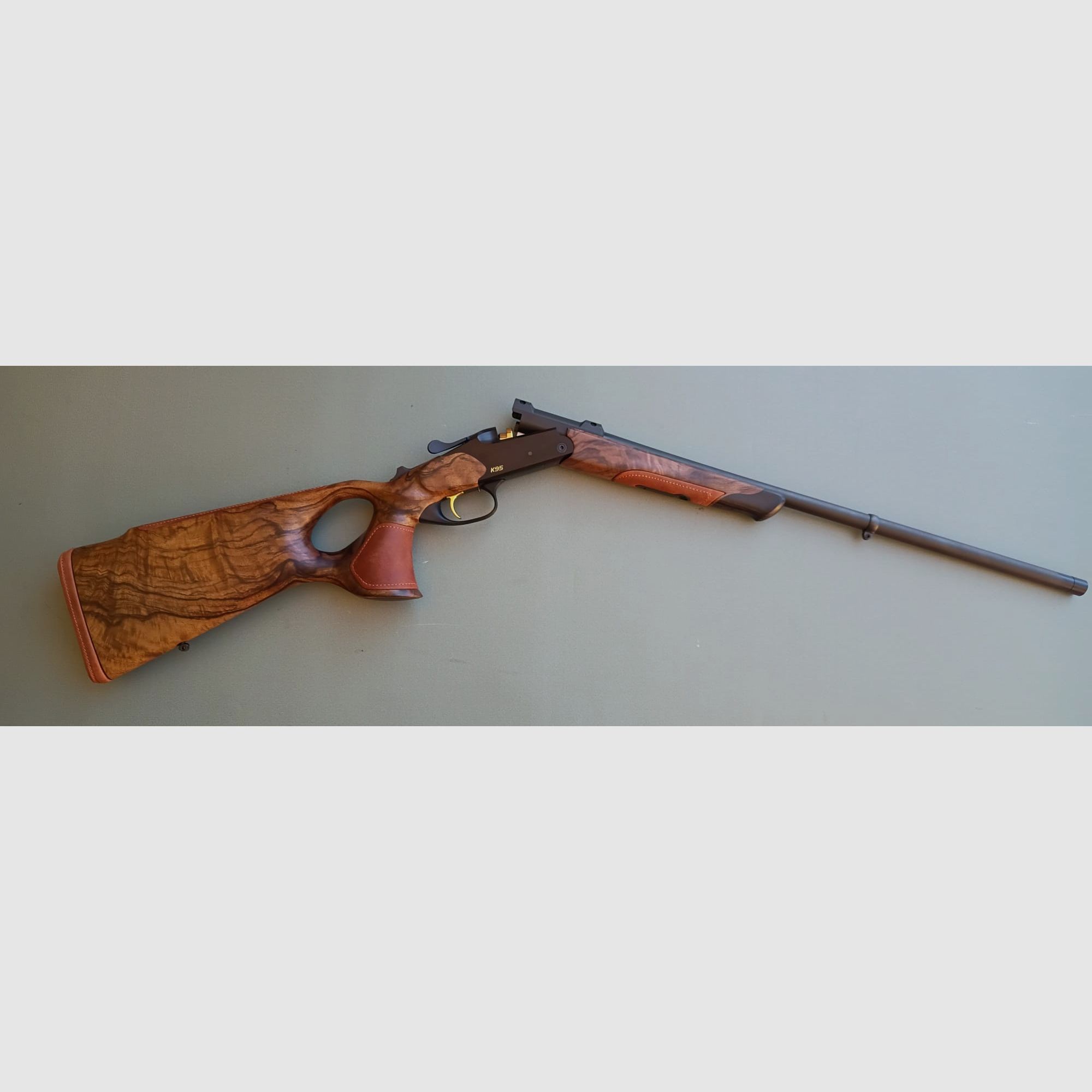Blaser K95 Vintage Kipplaufbüchse Kal. 8.5X55 Blaser, Abzug und Verschlusskopf in Goldimitat, matter Verschlusskopf, Ledereinlagen, Bild 1 von 7