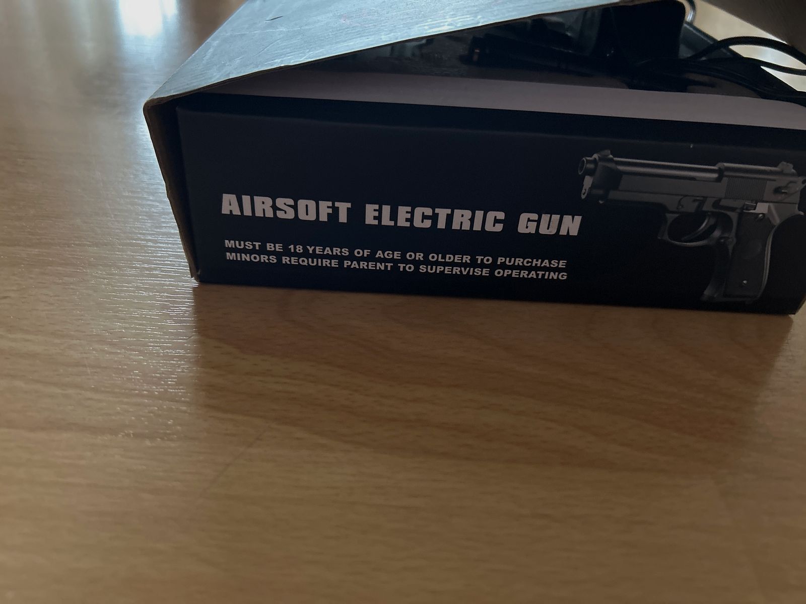 Pistola Airsoft CM. 126