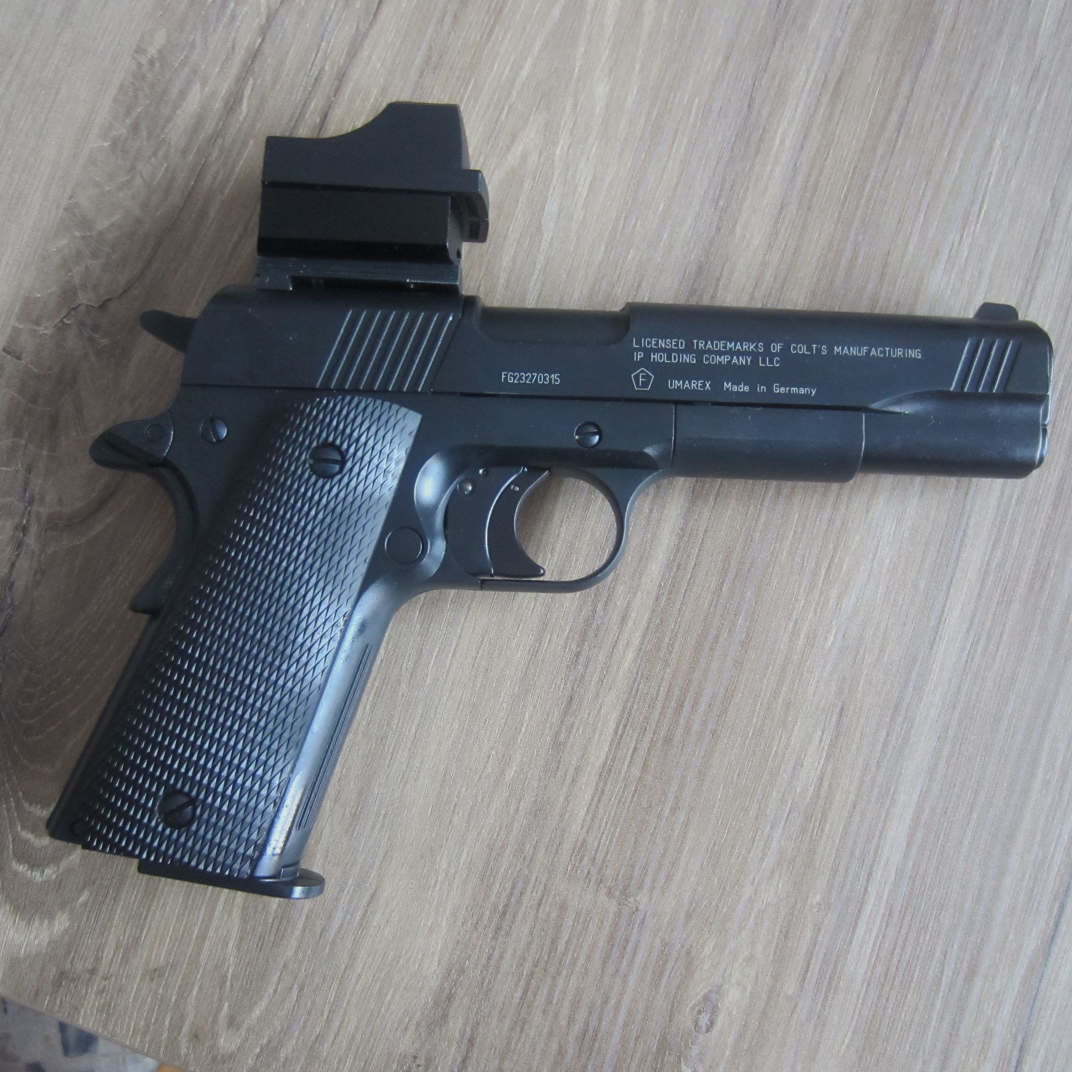 Colt 1911 A1 Commemorative Co 2 Pistolet 4,5mm BB z Red Dot