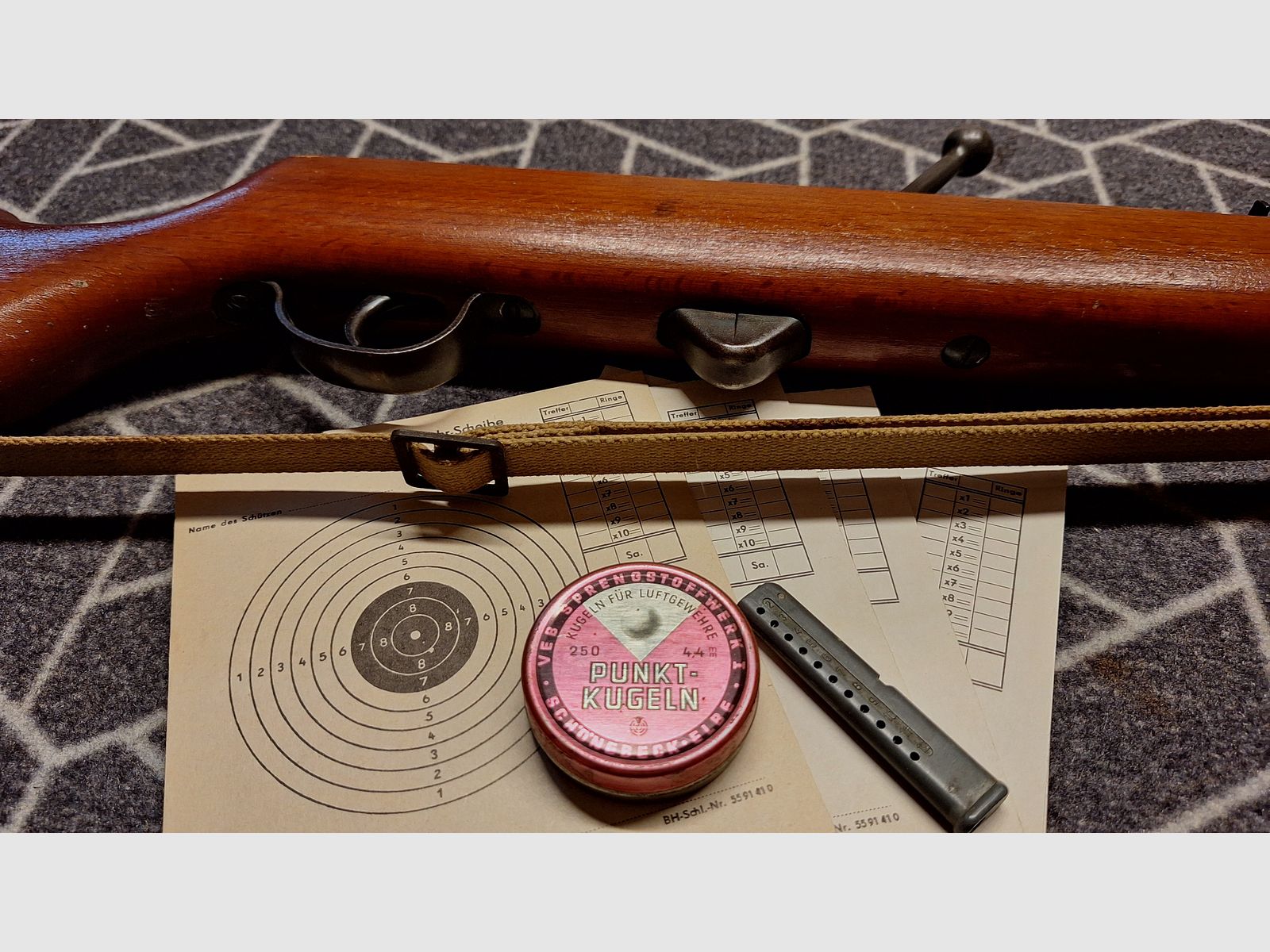 Haenel Suhl 310 "Q1" air rifle with 12-round magazine + original pellets!