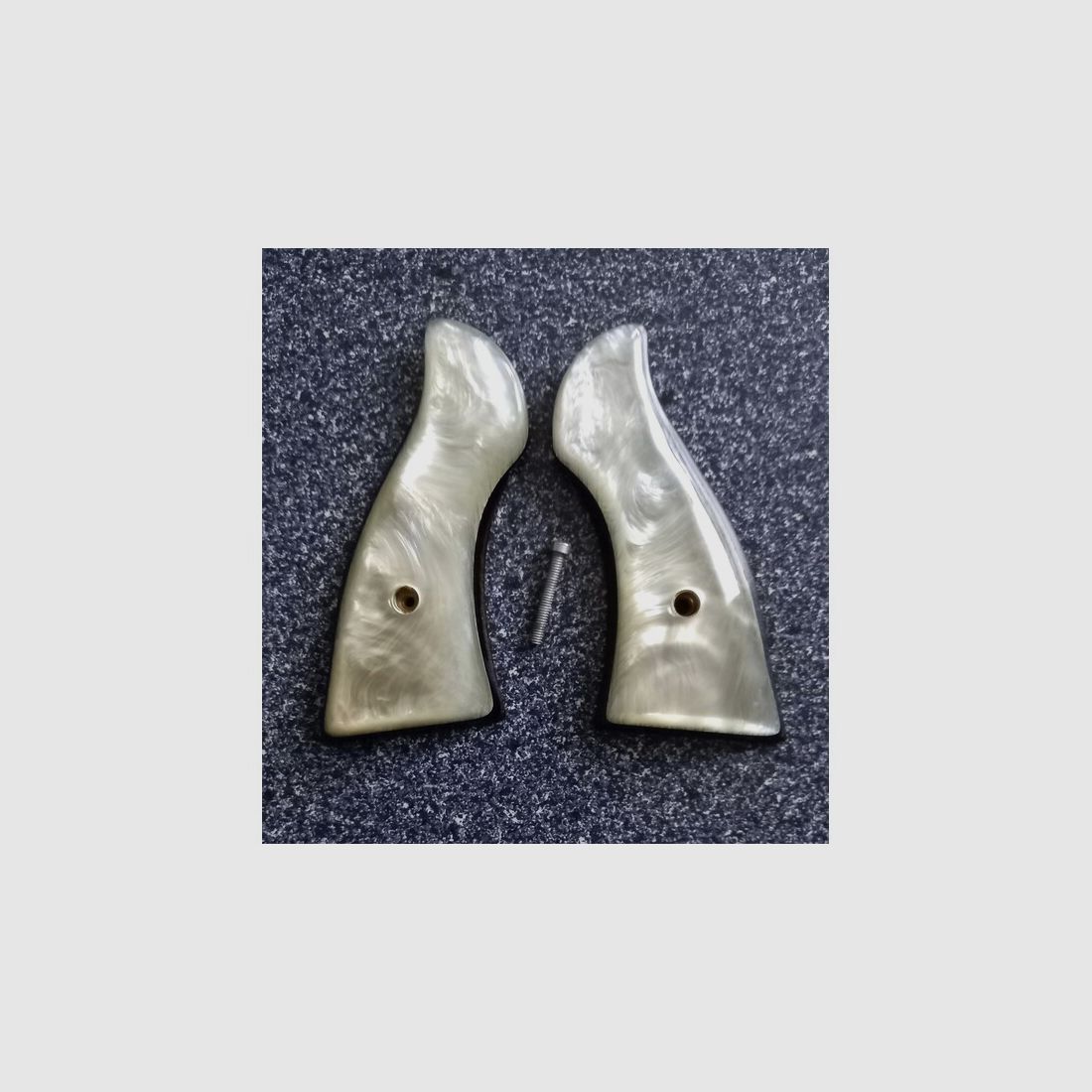 White Pearl Griffschalen für S&W K/L-Rahmen SB