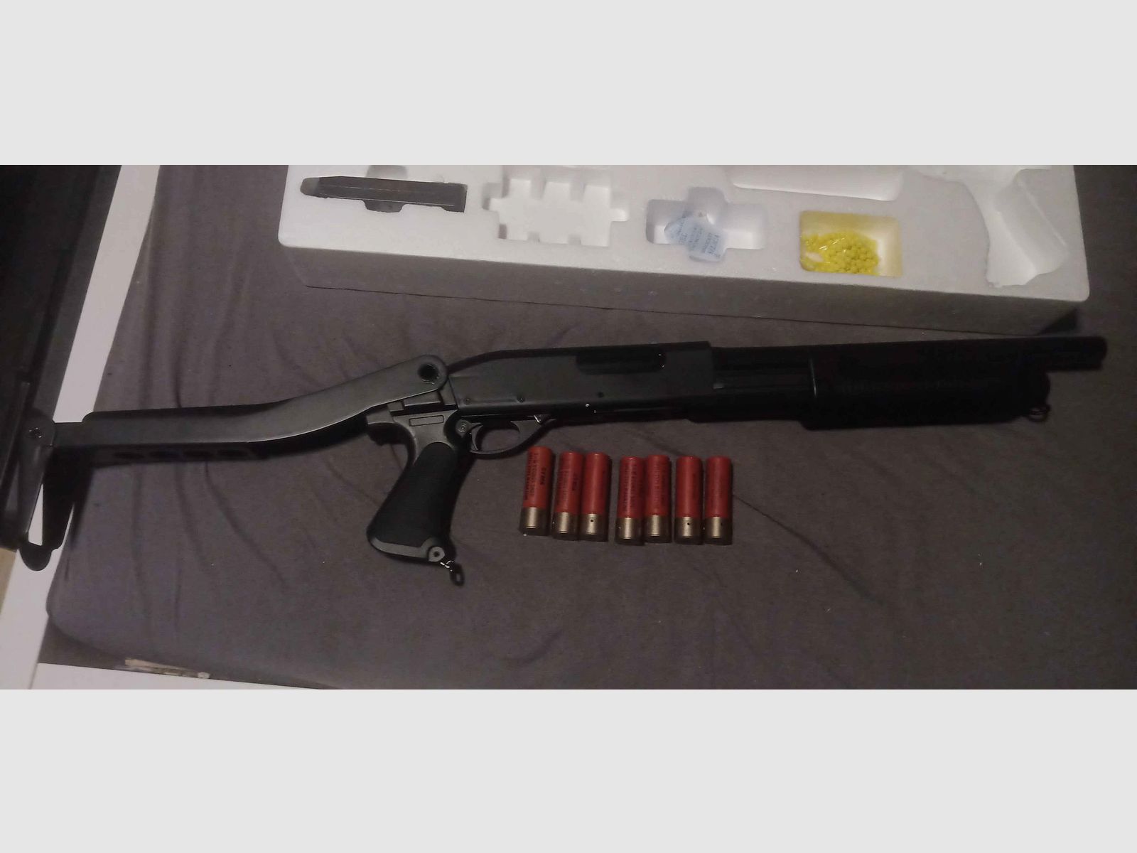 CM.352 Escopeta con 7 cargadores sin identificación F