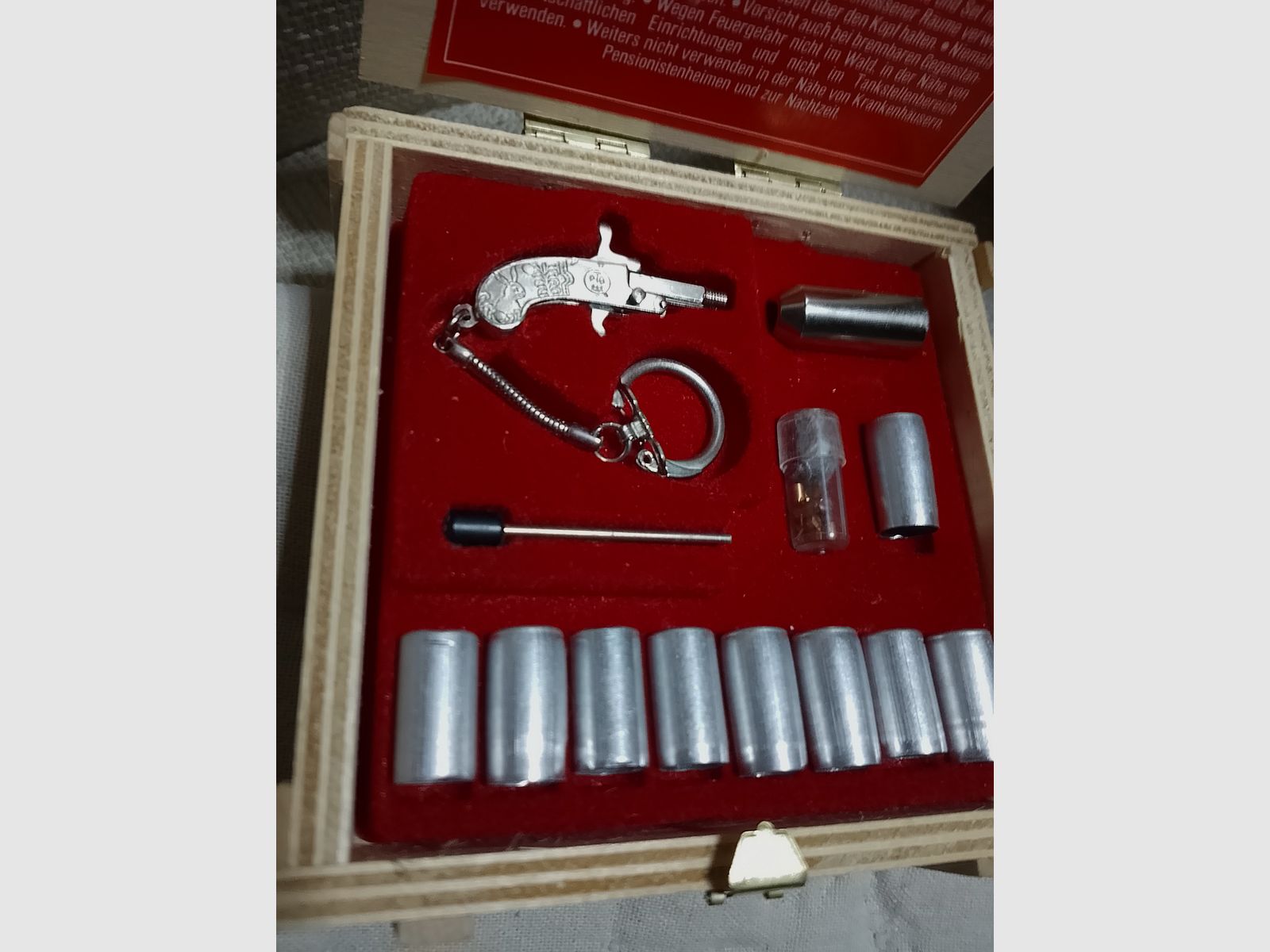 Bellissima scatola da collezione cassa di legno pistola più piccola del mondo set pistola segnale piccola grande esplosione Berloque come nuova