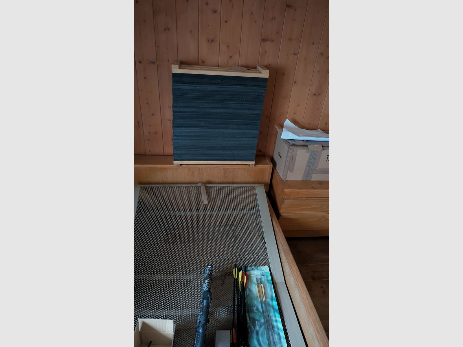 Crossbow met richtkijker, pijlen en doelwit. Geen verzending.