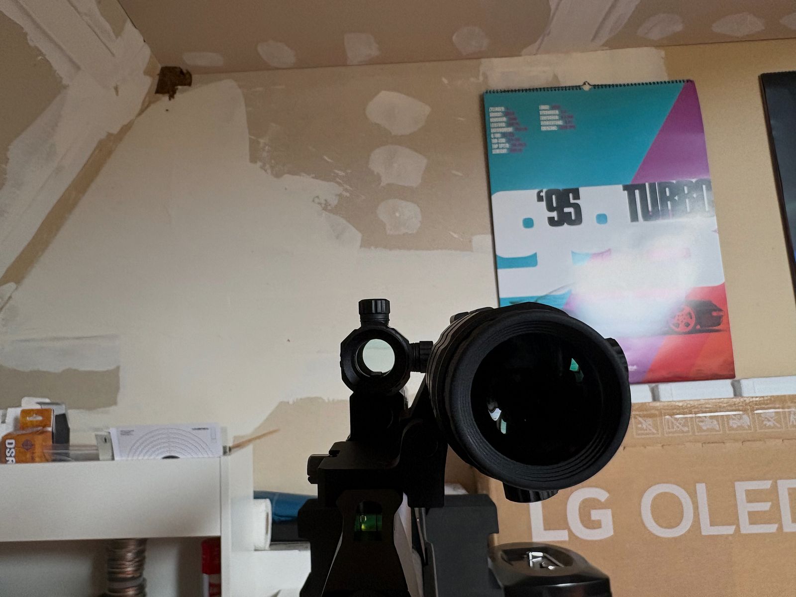 Huben K1 mit Schalldämpfer und Reddot-Magnifier