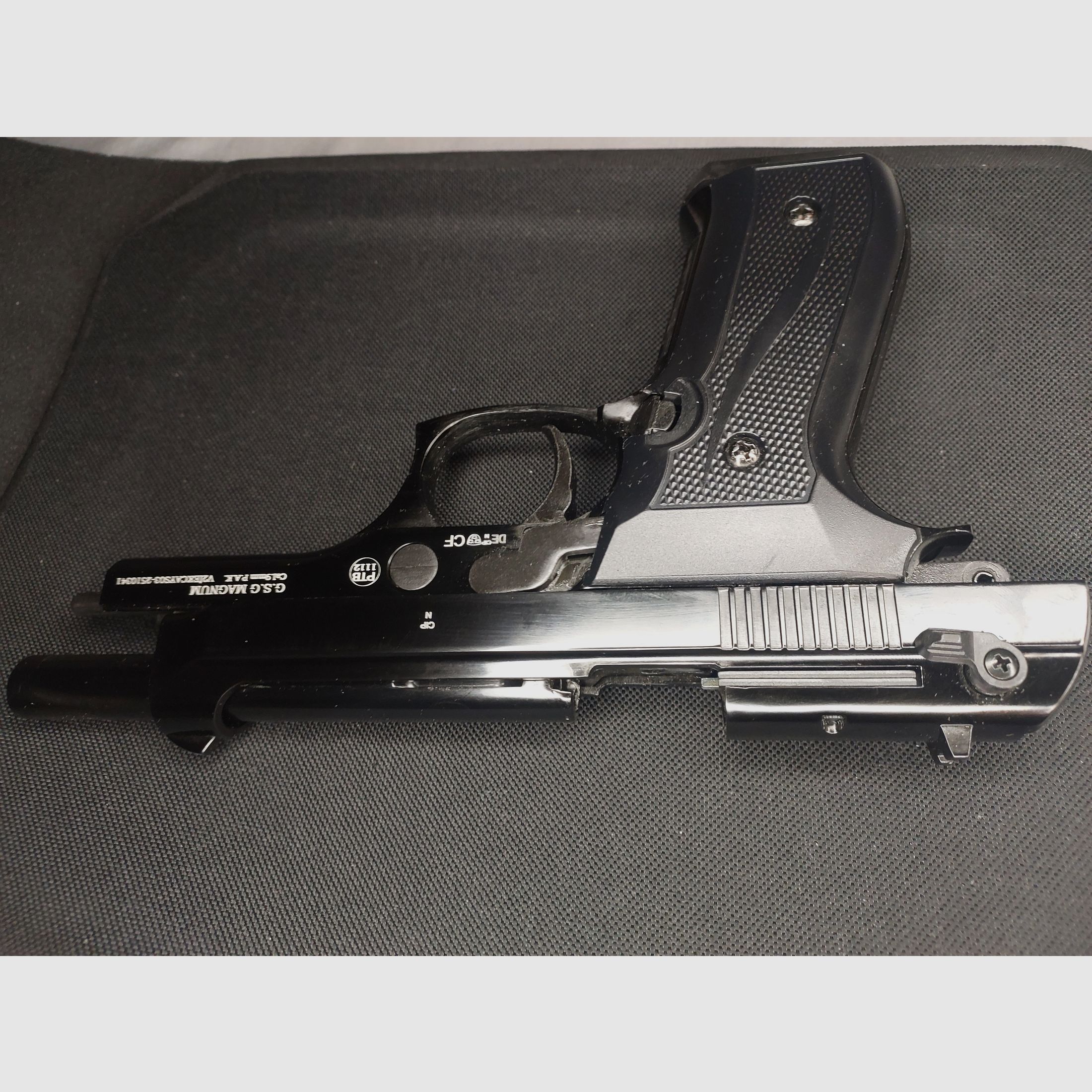 Pistola de fogueo Ekol Firat Magnum en negro, calibre 9mm P.A.K. (PTB 1112) como nueva!