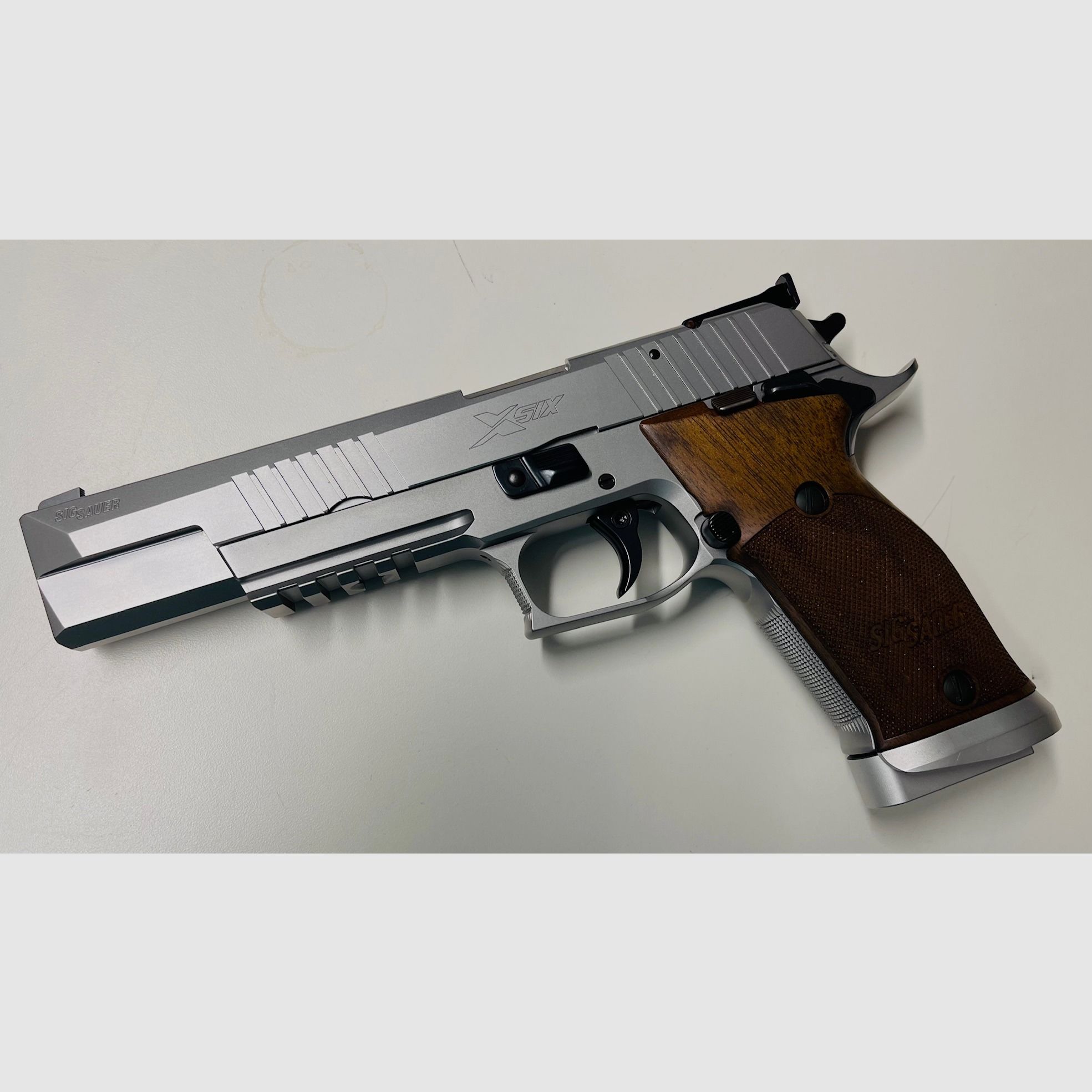 Sig Sauer P220 X-Six Classic II, .45Auto - LIKE NEW