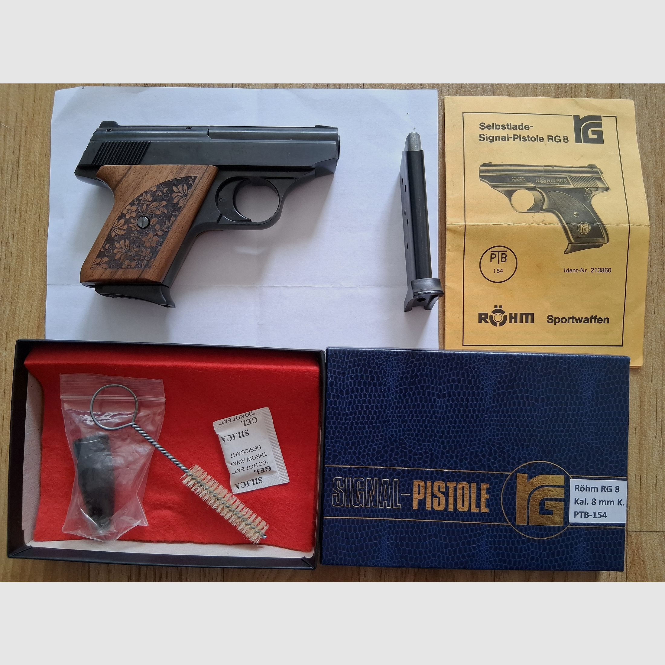 Collectionneurs attention !!! Röhm RG 8 (PTB-154), plaquettes en bois, chargeur de rechange, État TOP, jamais tiré