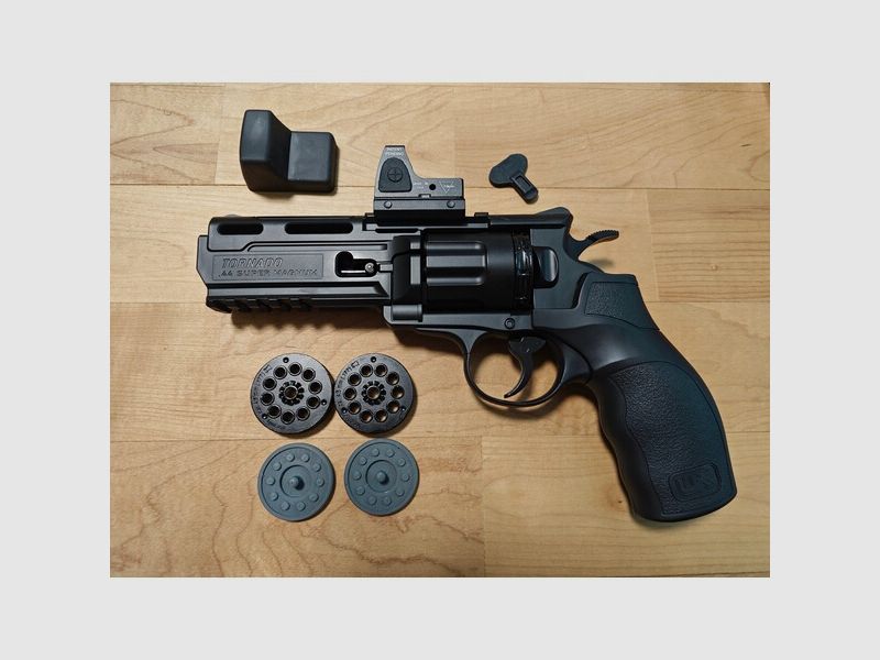 Umarex UX Tornado CO2 Revolver mit viel Zubehör