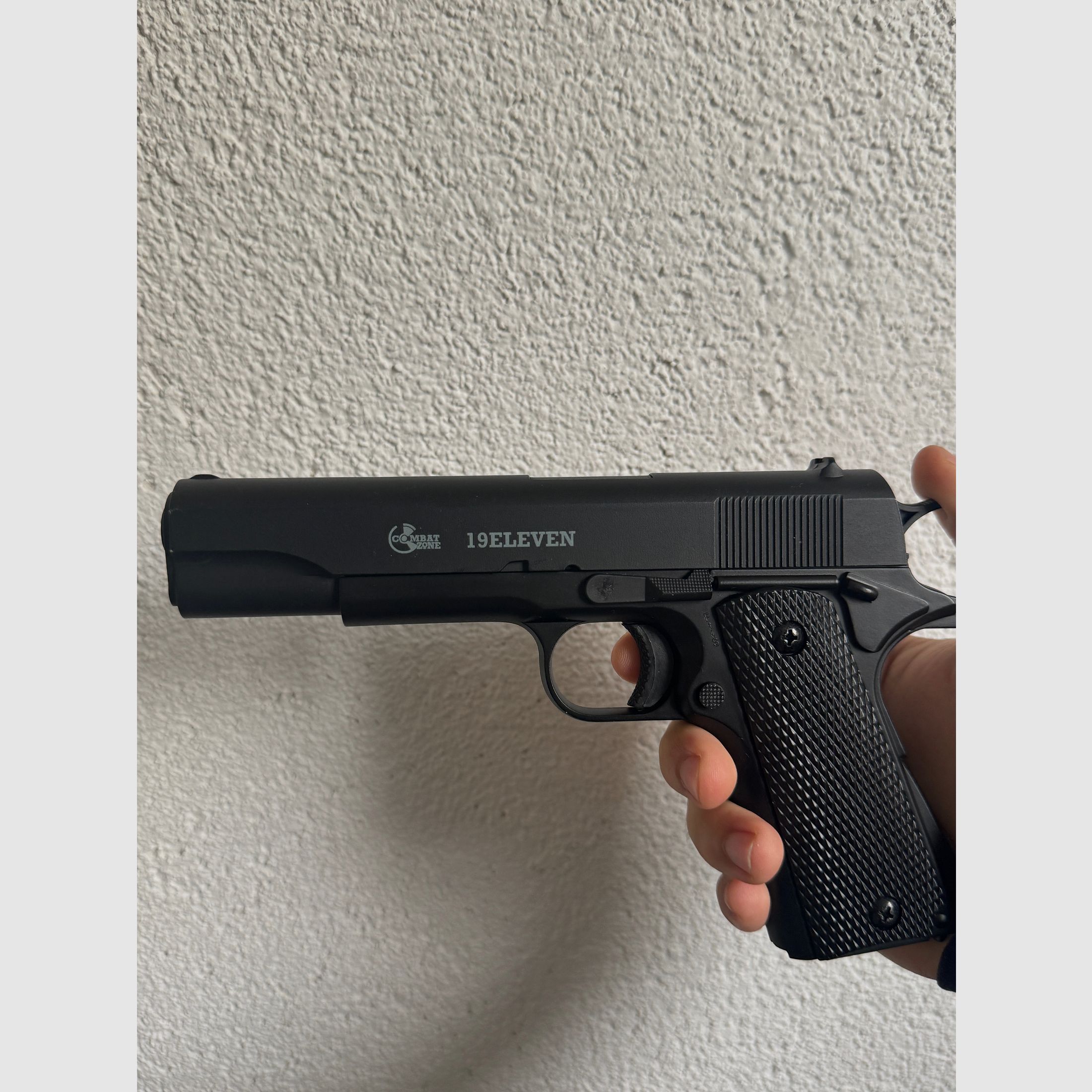 Combat Zone Airsoft Pistole 19 Eleven, Federdruck Waffe mit 0,5 Joule, inkl. 250x 6 mm BB Soft-Air Kugeln