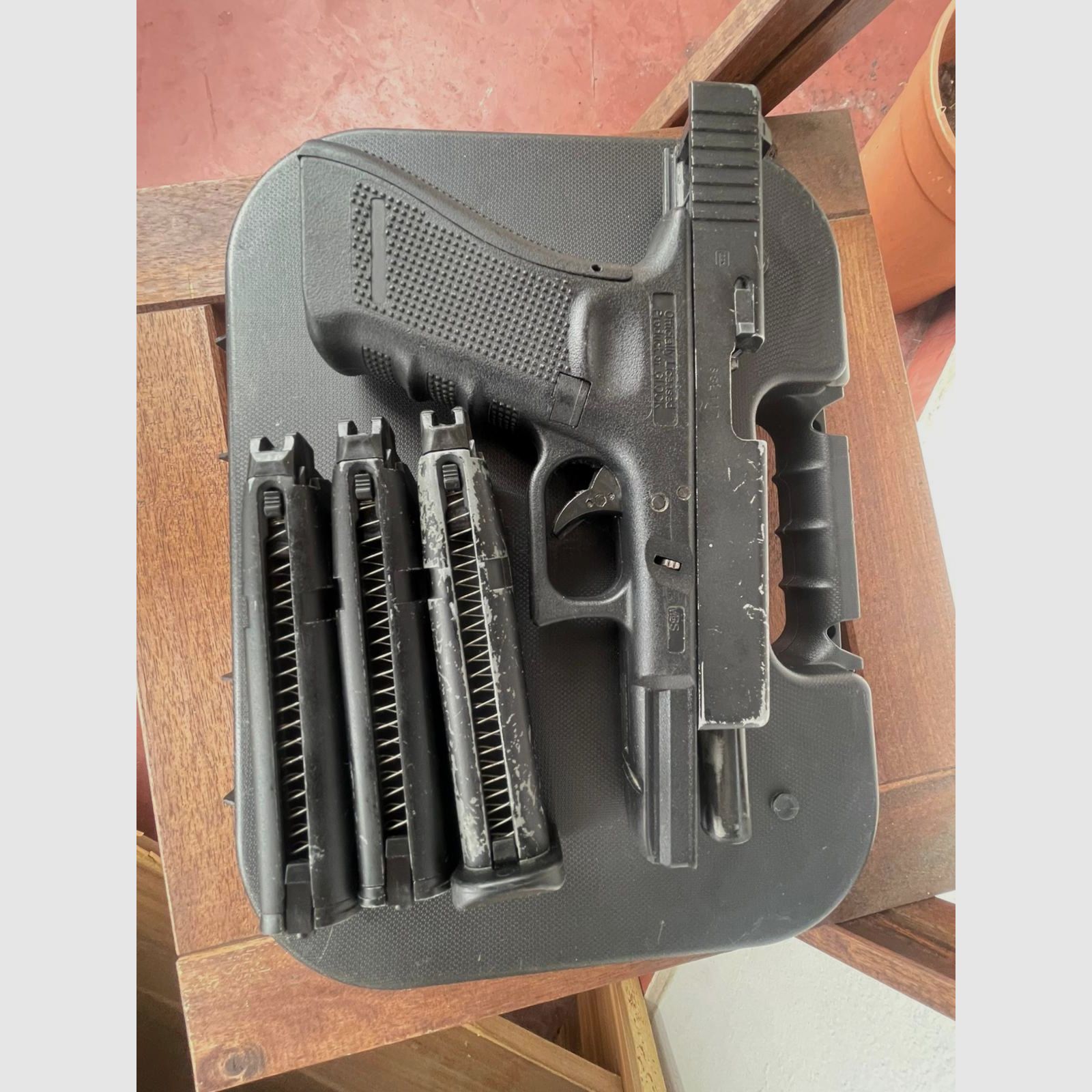 VFC Glock 17 Gen4 GBB mit 3 Magazinen und Koffer