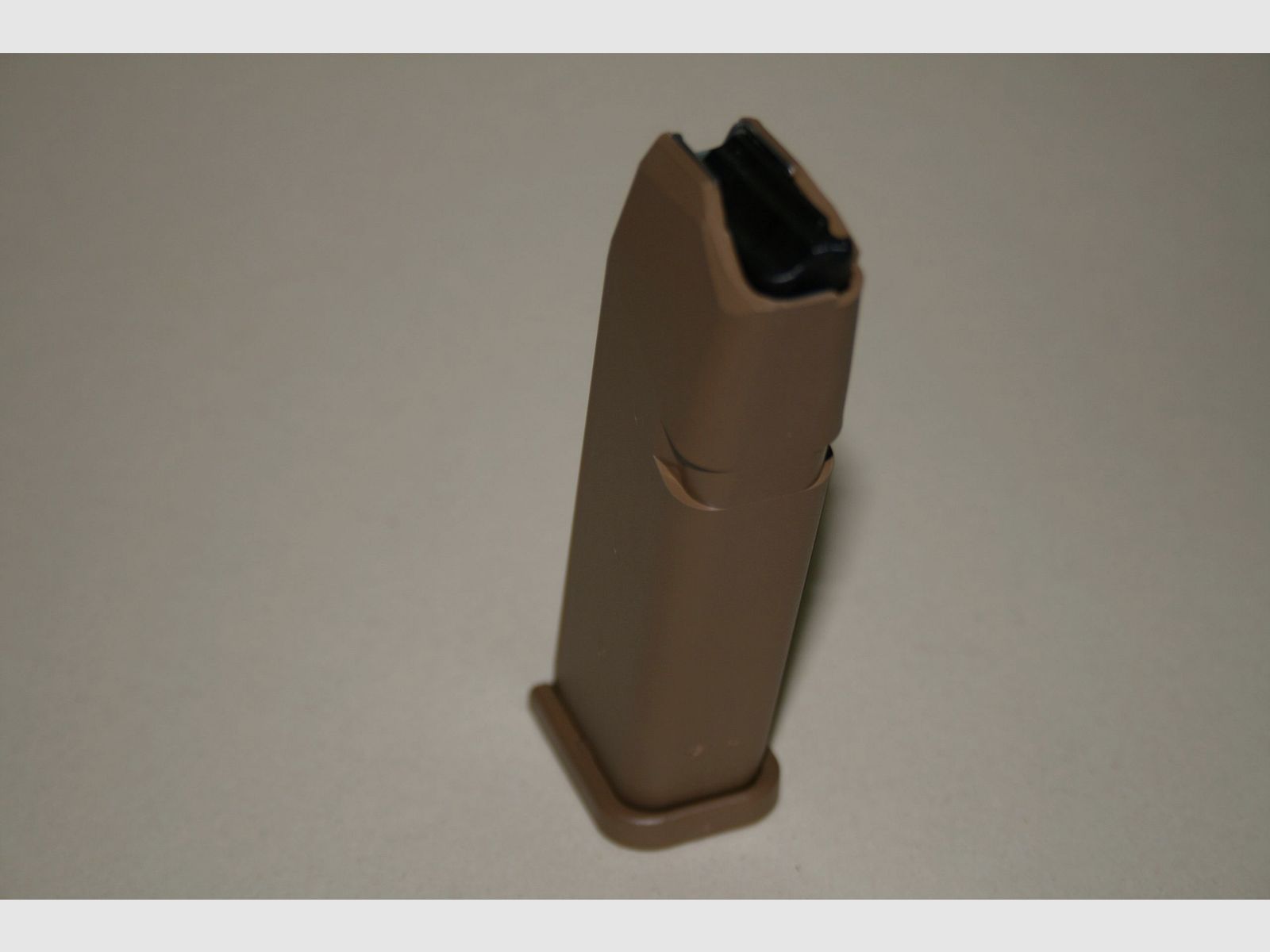 Chargeur Glock 17/19X. 17 coups FDE planchette noir, image 1 sur 2