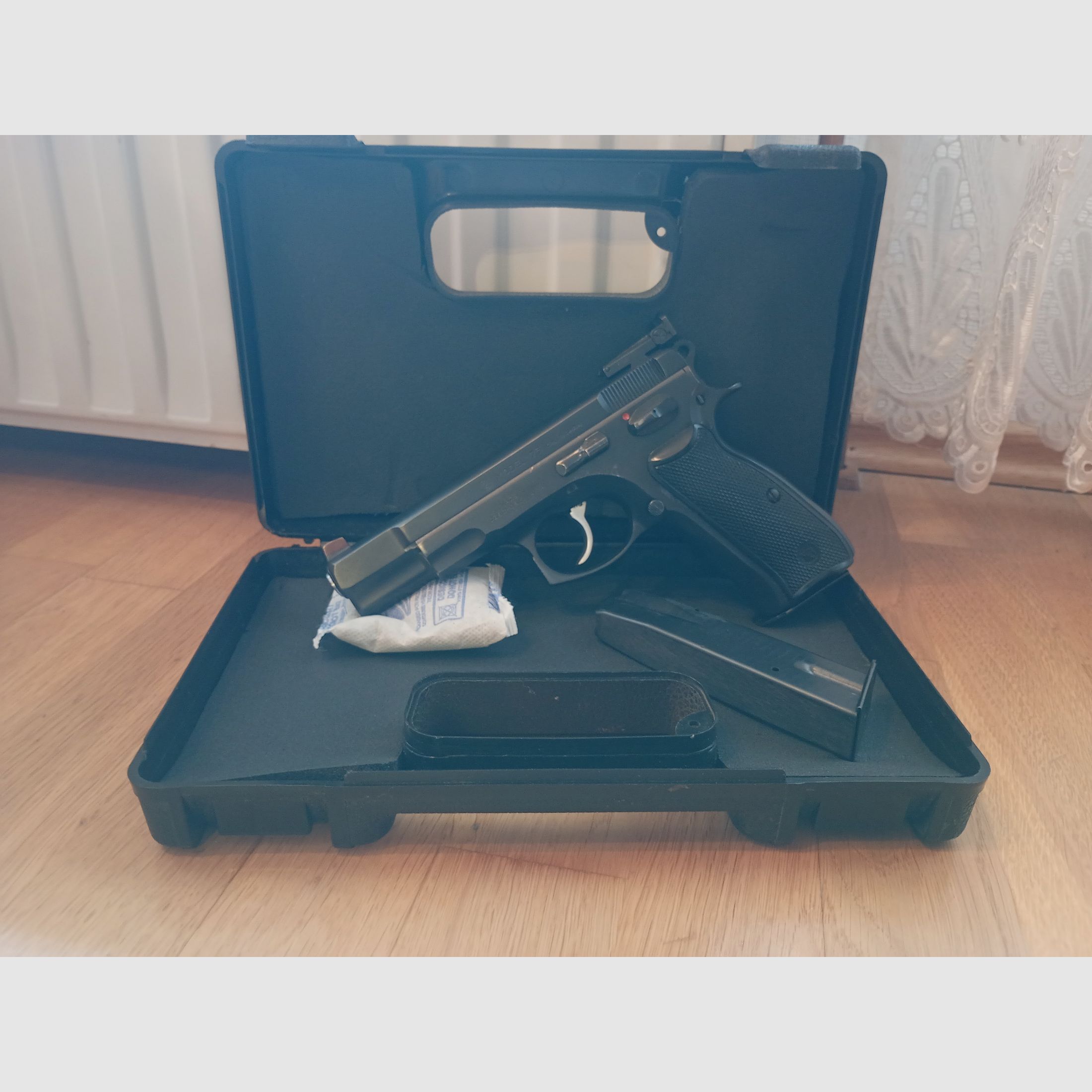 Pistole Brünner CZ 75