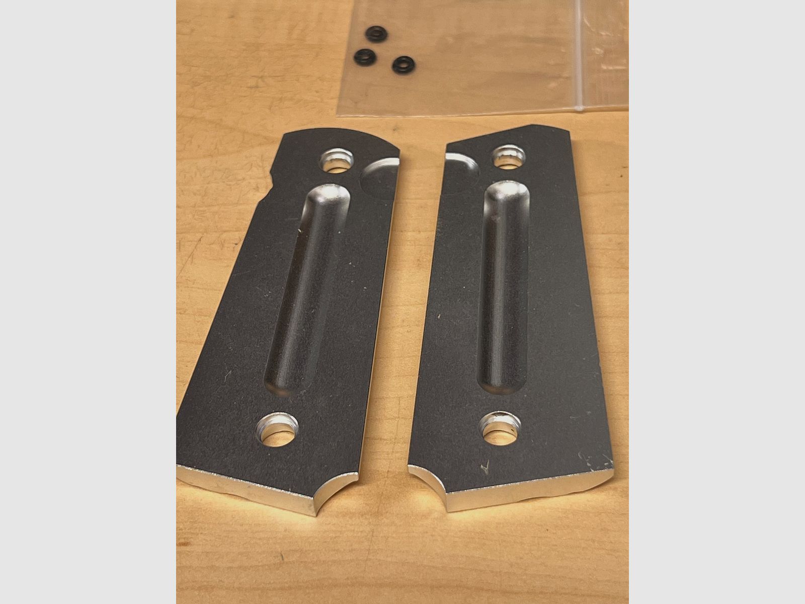 Griffschalen für 1911 Airsoft P.A.K. und Original Modelle in Aluminium Silber eloxiert