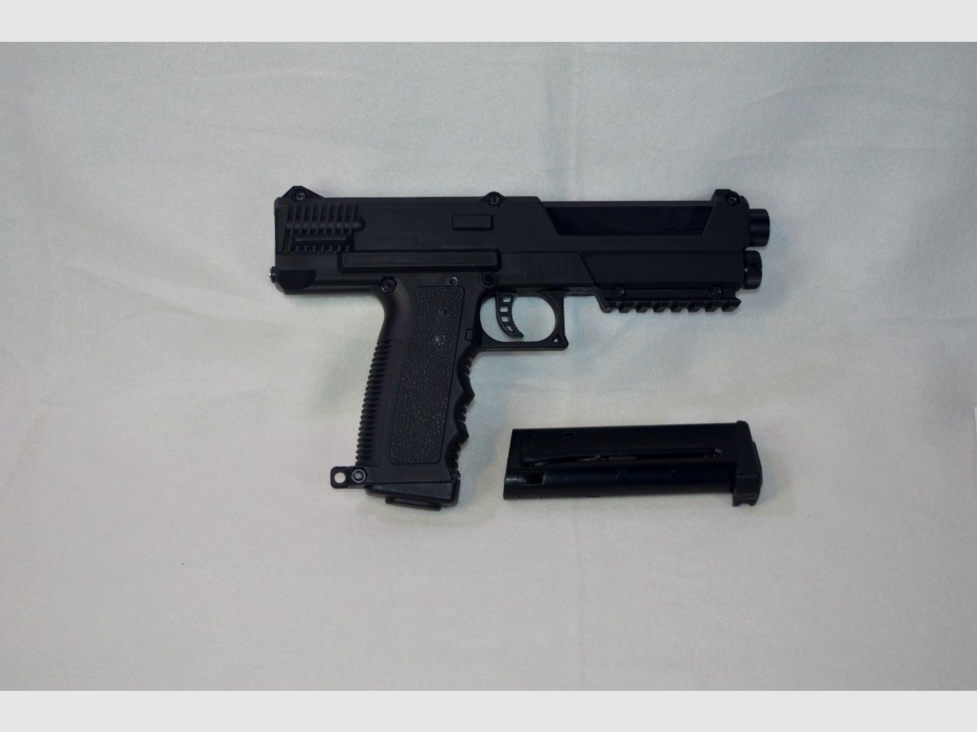 TPR-PG7 MISSION Cal. 68 + 2. Magazin + Munición, idéntico a "TiPX .68 Tippmann Paintball Pistole"