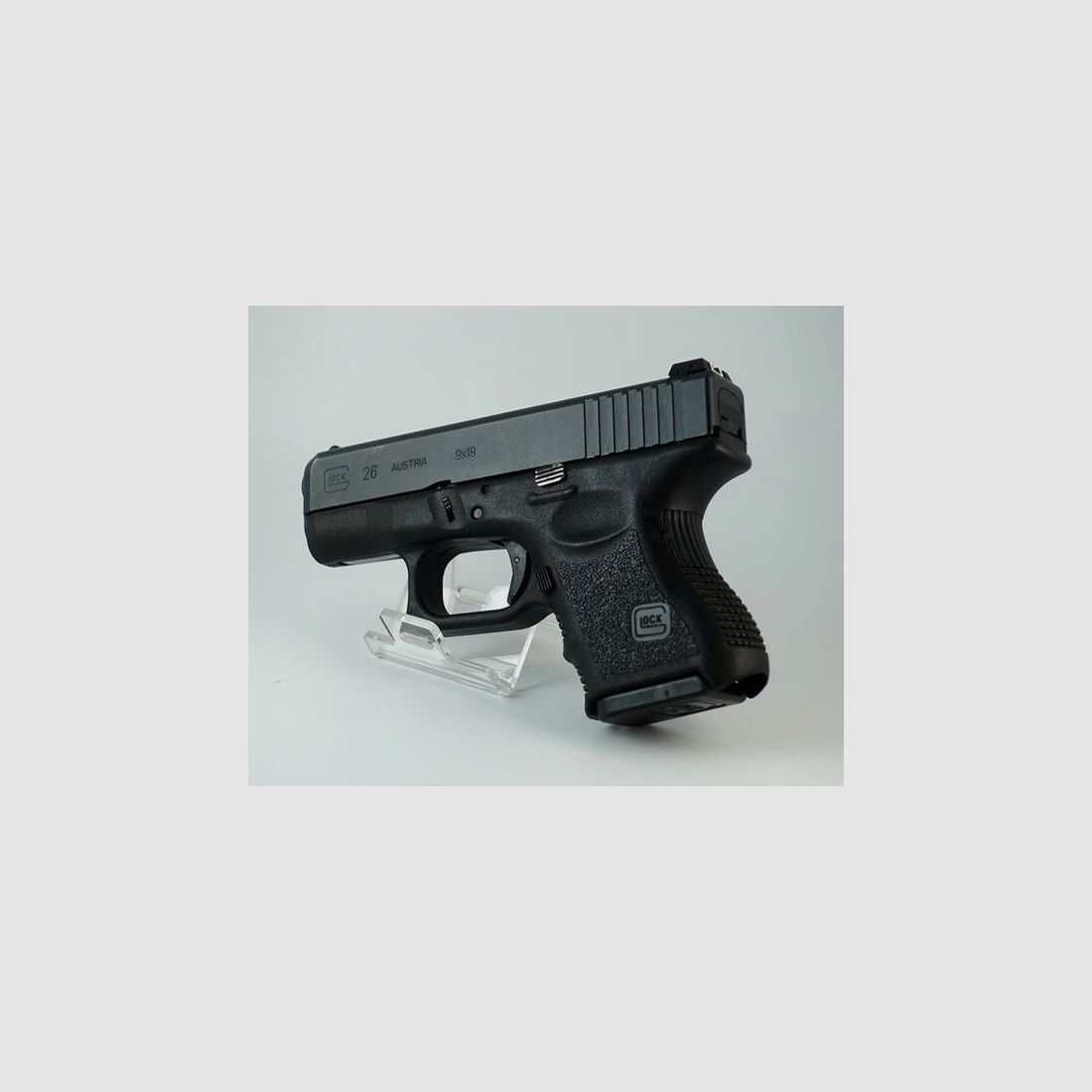 Glock 26 Gen3 mit acht Magazinen