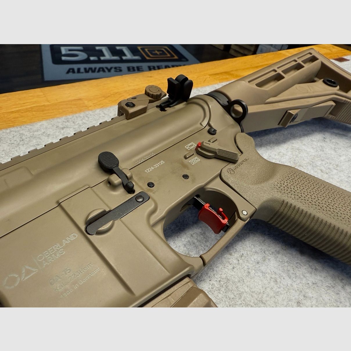 Oberland Arms OA-15 M5 Premium CERAKOTE FDE Kaliber .223 Remington Luger 16,75" loop SPARTAC EDITION