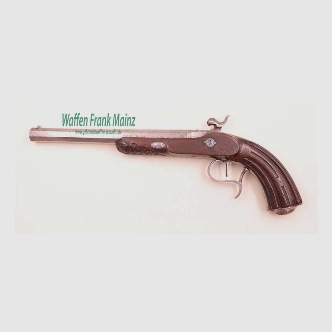 Belga, varias pistolas de salón de 14 mm dibujadas