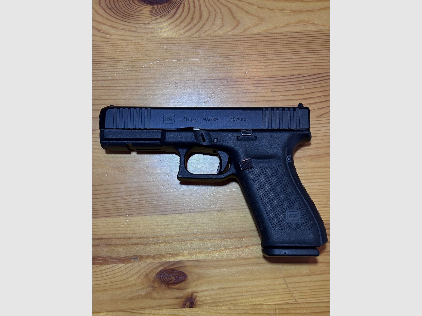 Glock 21 Gen5 MOS .45 ACP – Ungeschossen / Schrankwaffe mit Black Trident Raven Holster 