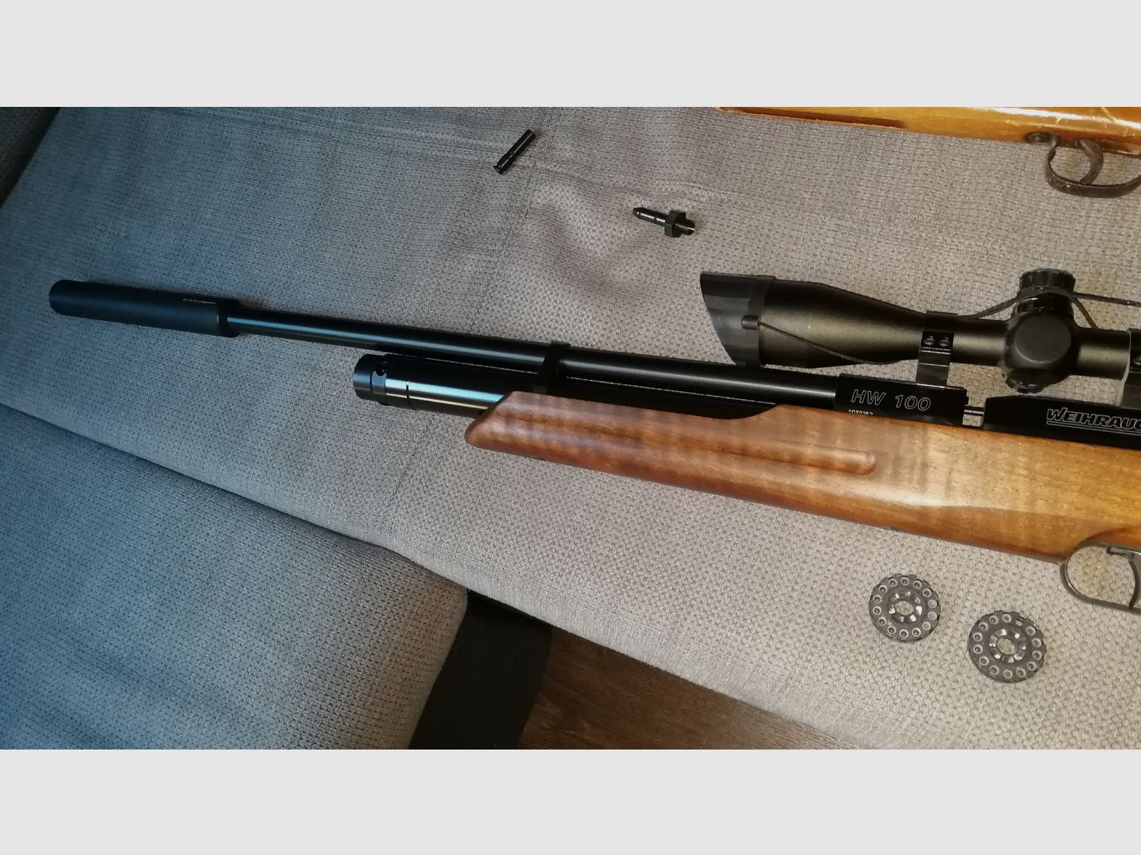 Incienso HW 100 T FSB con bomba de aire comprimido M 220 con mira telescópica, silenciador y accesorios (ver fotos) + 2 rifles de aire más antiguos como regalo