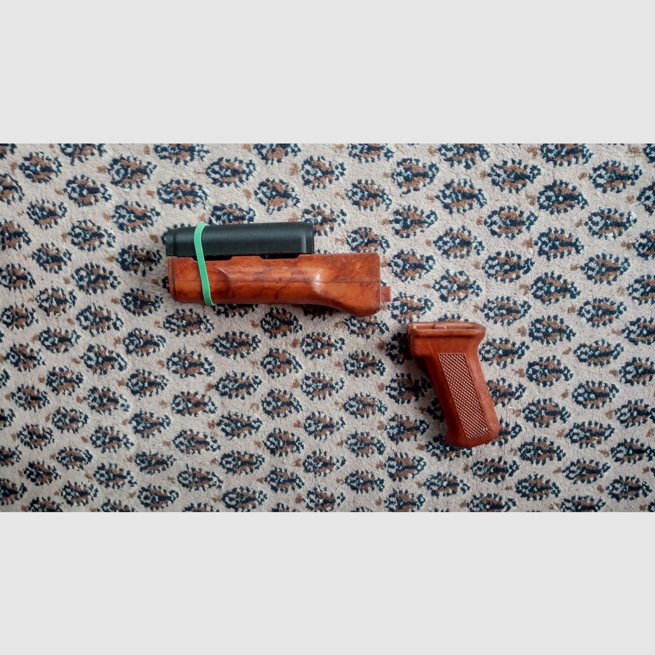 Shagadelic! Vintage Handguard Baby / onderste AK74 Tantal Bakelit handbescherming en grip / Optioneel bovenste DDR kunststof AKM of Izhmash AK-74M handbescherming