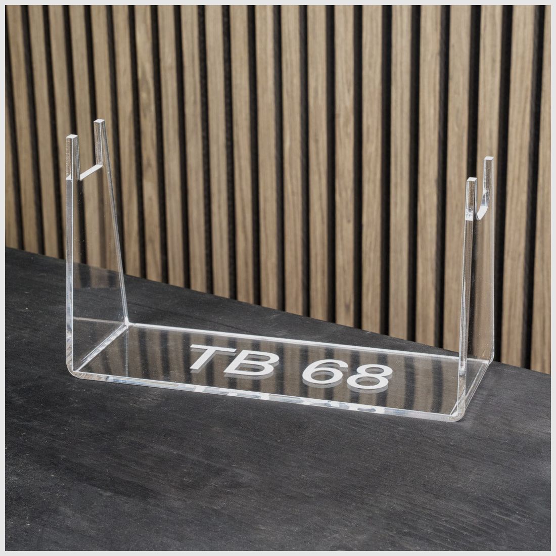 PLEXIGLAS® tafelstandaard voor HDB68 | TB68 | stijlvol ontwerp met lasergegraveerd Homedefence-logo