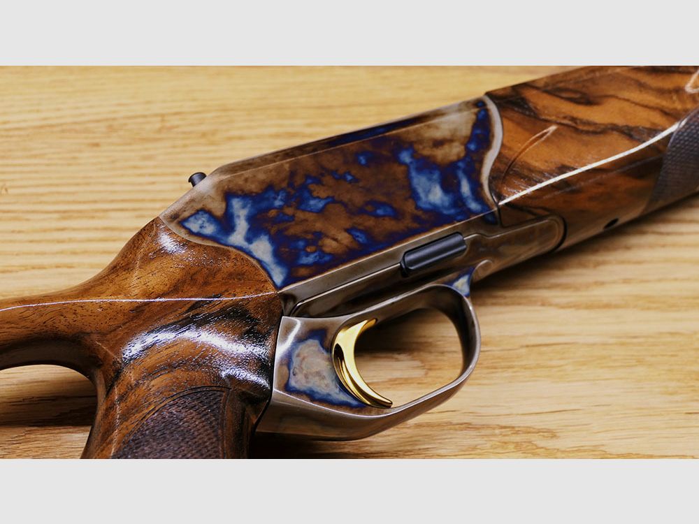 Blaser R8 culata perforada con endurecimiento de colores / sistema de acero / acabado brillante / SUEÑO DE MADERA Y ACERO