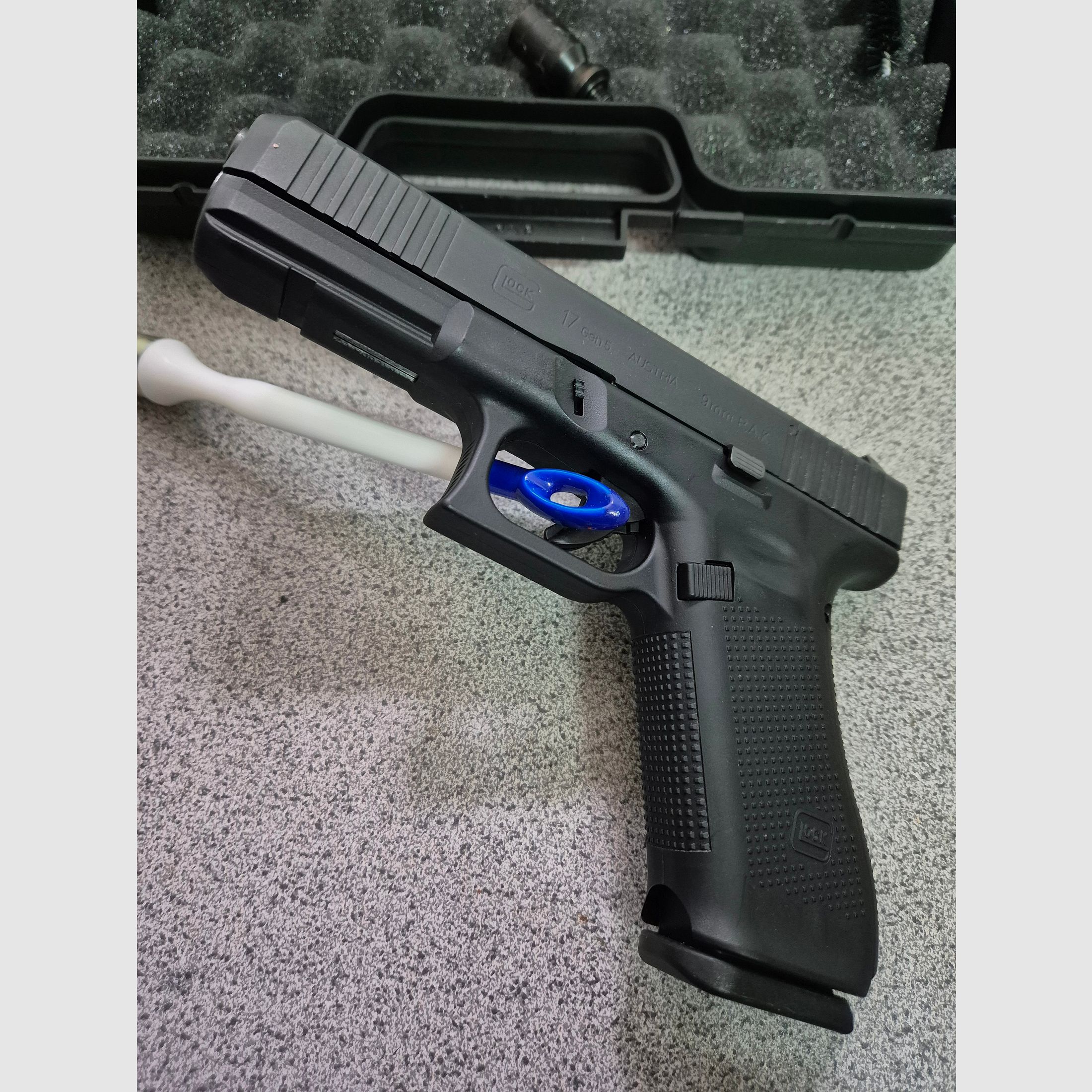 Glock17     PAK 