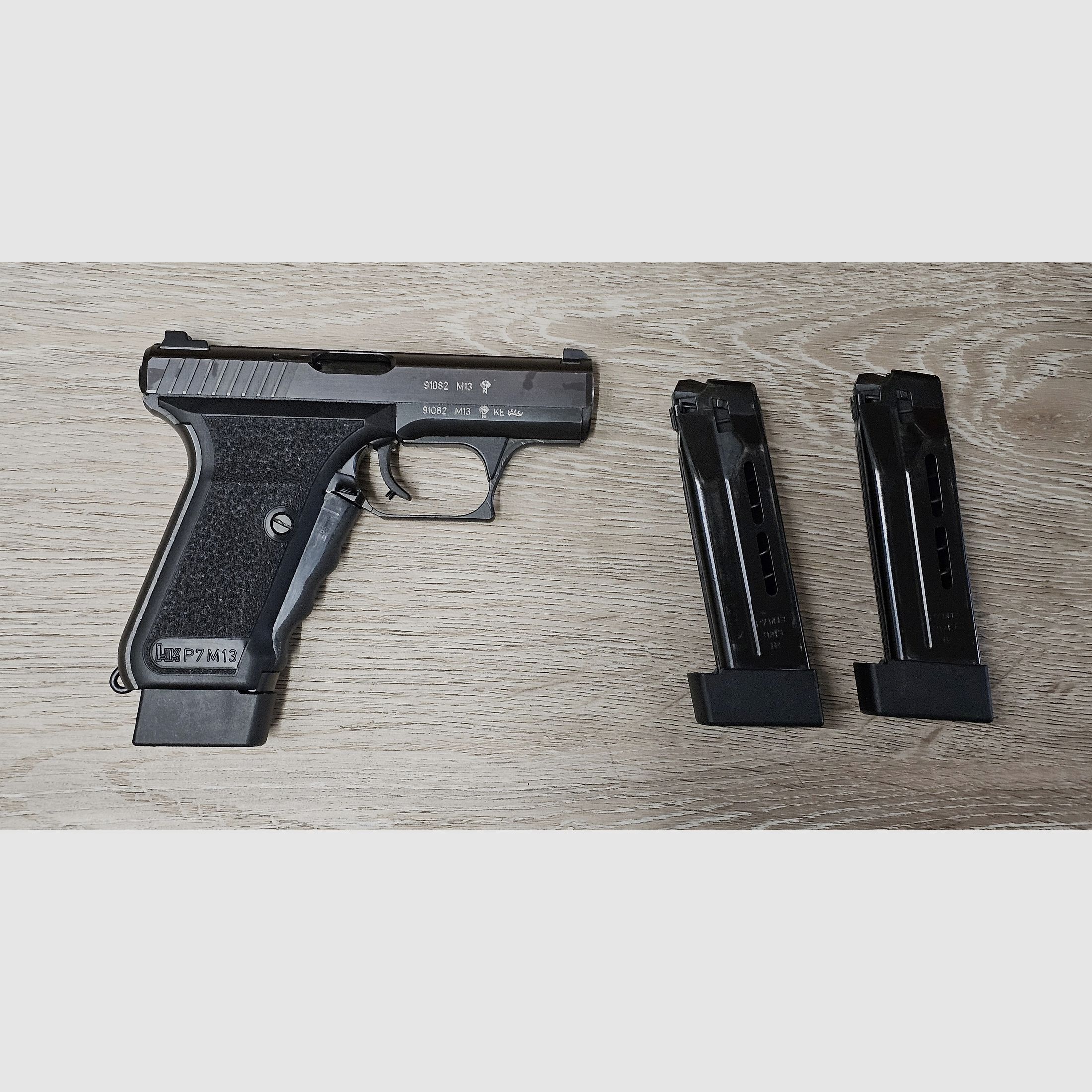 HK P7, Heckler & Koch P7 M13, 9mm, incluye 3 cargadores, caja original del fabricante y manual de instrucciones