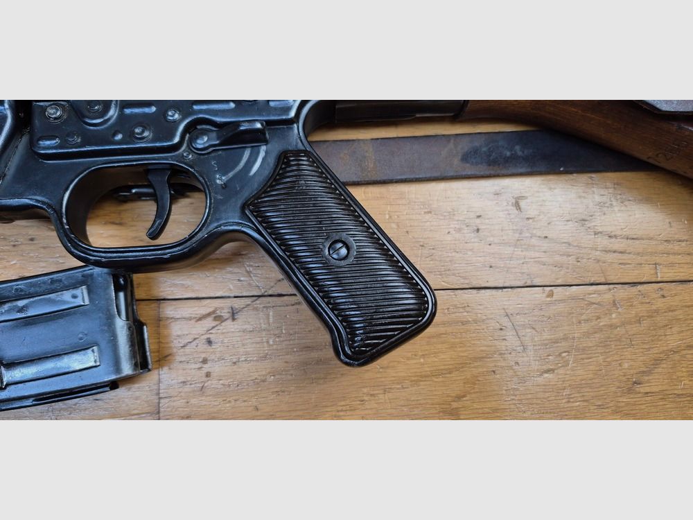 Mooie Sturmgewehr 44 – MP43 / MP44 / Stg44 – Erma-wapen uit 1945 – 1e aanvalsgeweer in de geschiedenis – Niet monomatrikuleert maar 100% uit de 2e wereldoorlog – Niet gereviseerd DDR / Joegoslavië – 2 originele 30-schots magazijnen – Zeldzaam en mythisch wapen in uitstekende staat – TBE+ – Categorie A2 – Export EXCLUSIEF, afbeelding 26 van 39