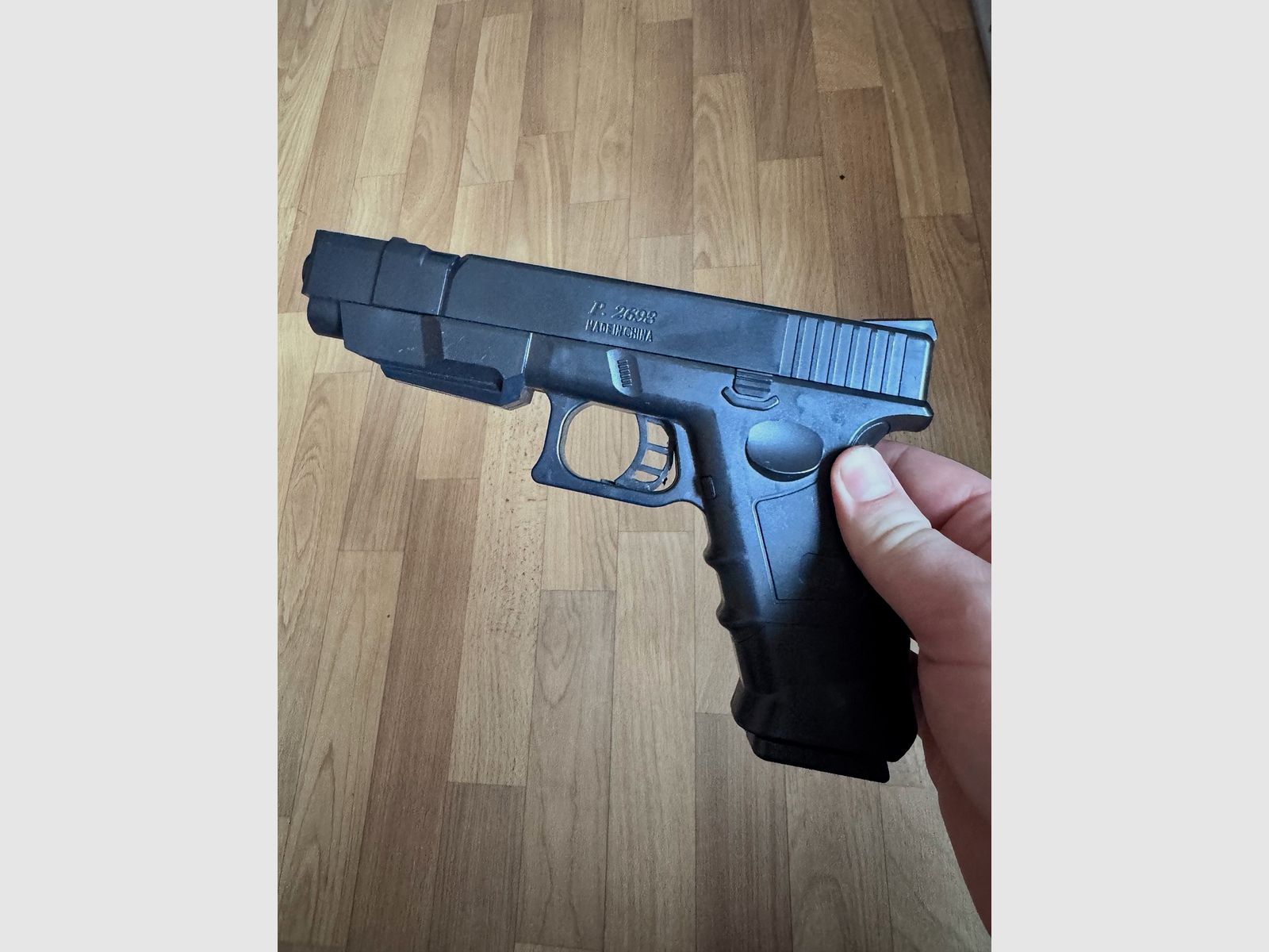 Small, lightweight spring-powered airsoft