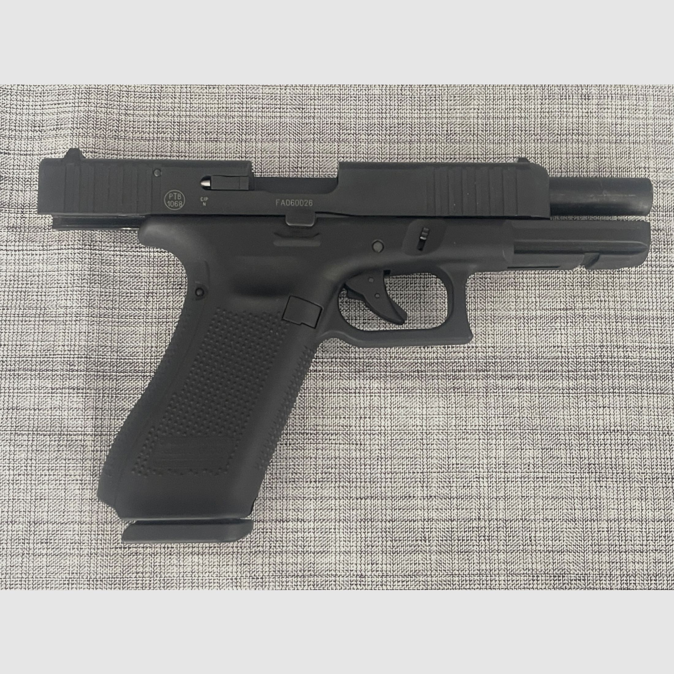 Glock 17 a salve, immagine 2 di 6