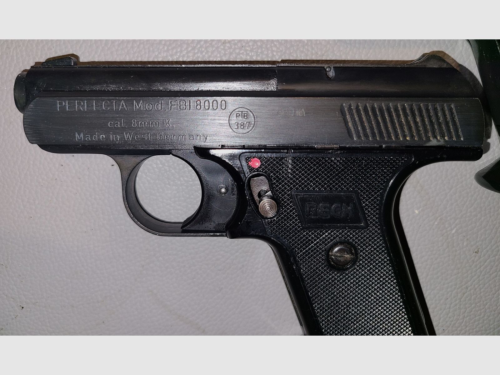 PERFECTA FBI 8000 + PROTEKTOR AUTOMATIK G5 / ohne Zubehör / cal. 8mm / PTB 387  / SCHRECKSCHUSS GAS PISTOLE SILVESTER SELBSTVERTEIDIGUNG SAMMLUNG / GEBRAUCHT 